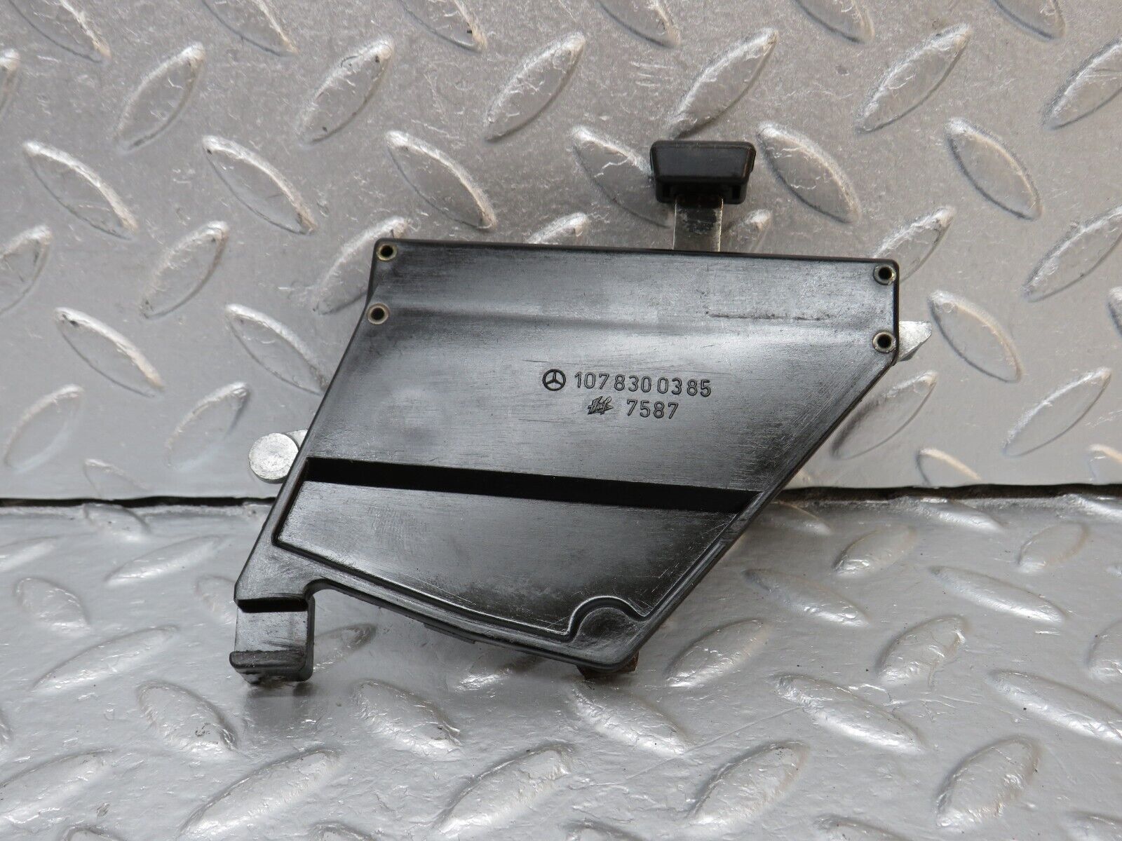 39833 Mercedes-Benz R107 350SL Air Vent Control Lever Left 1078300385