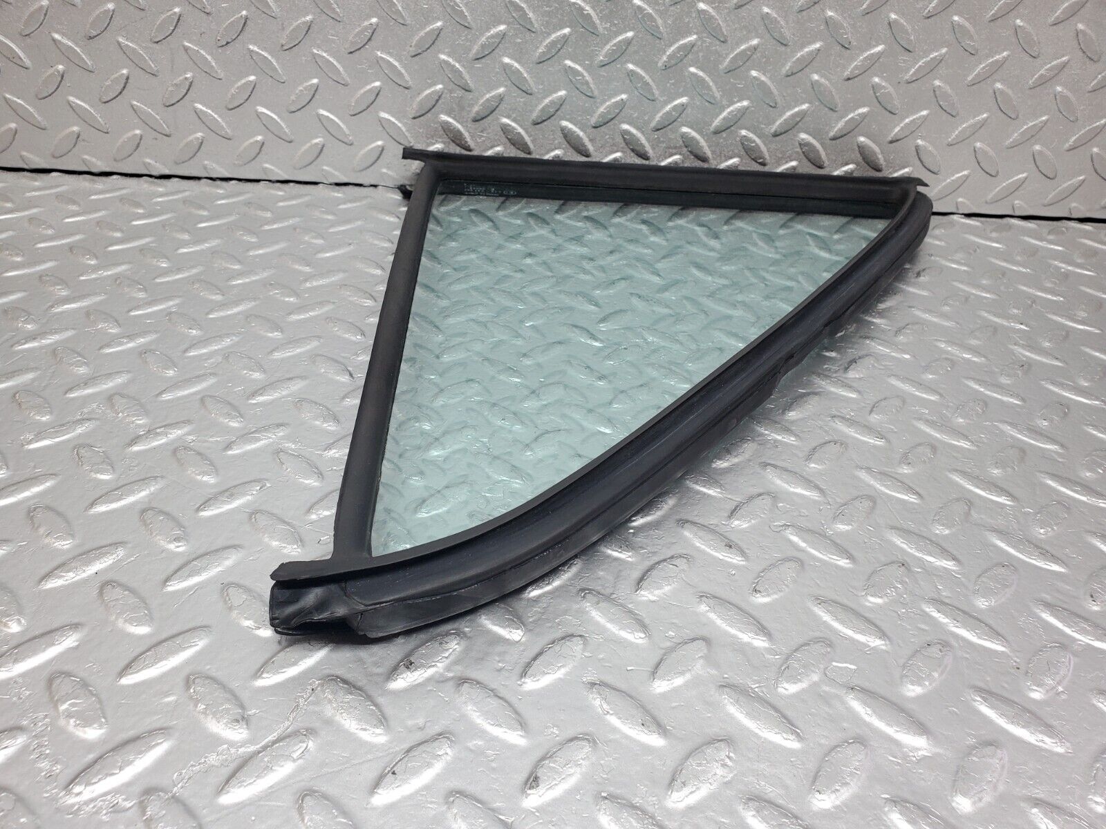 44369 Mercedes-Benz W123 280E Rear Right Quarter Window Glass 1237350224