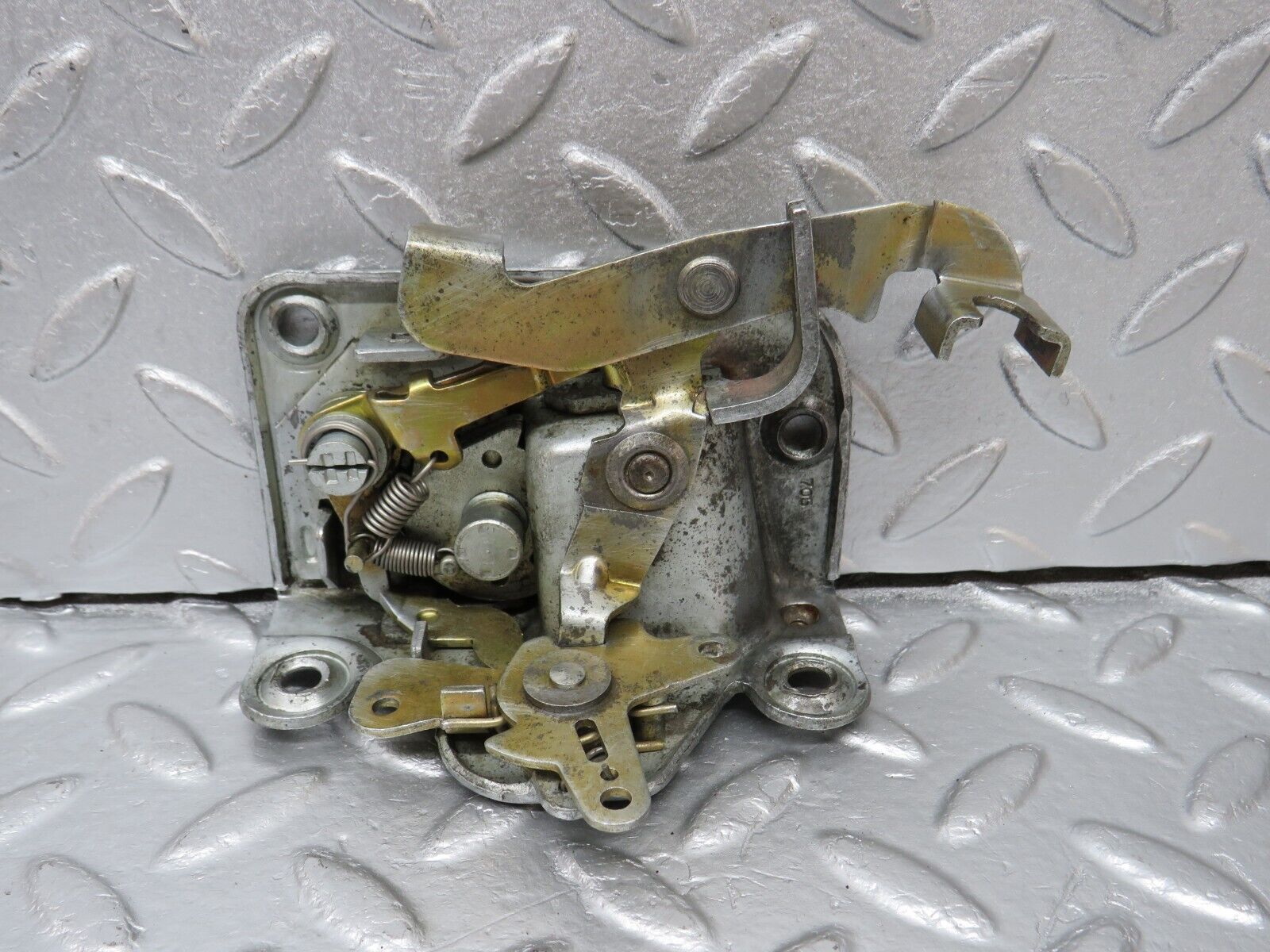 39838 Mercedes-Benz R107 350SL Right Door Lock Mechanism