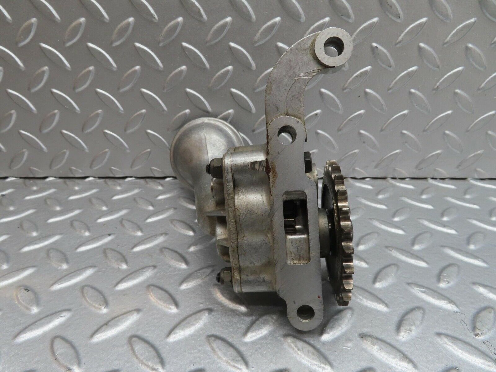 13722 Mercedes-Benz R107 450SL Oil Pump 1161800502