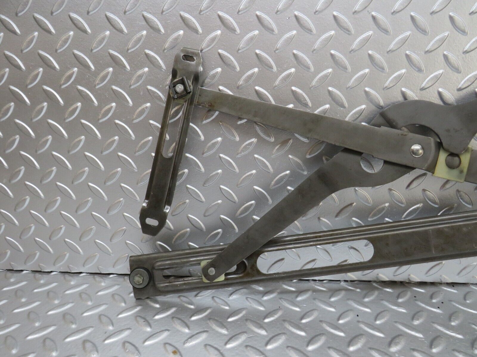 25082 Mercedes-Benz R107 C107 Front Right Power Window Regulator 1077200846