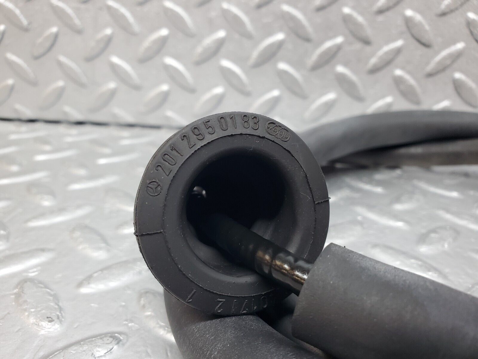 44841 Mercedes-Benz W124 220E Speedometer Cable Automatic Gearbox 1245400568