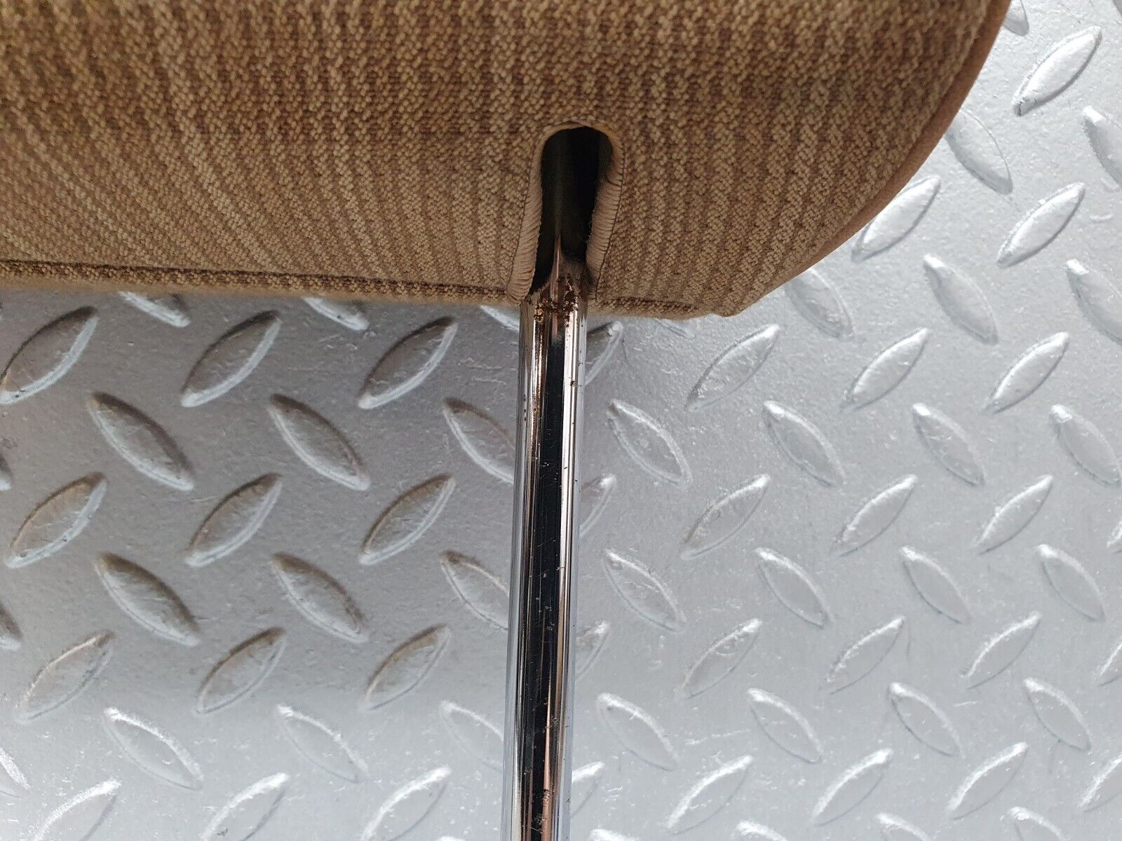 41724 Mercedes-Benz W124 200E Front Right Seat Headrest