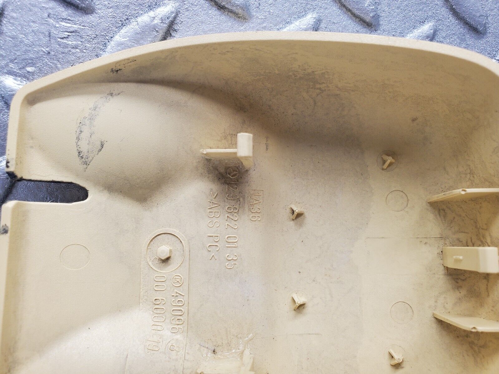 46957 Mercedes-Benz R129 320SL Coupe Rain Sensor Cover Beige 1298220135