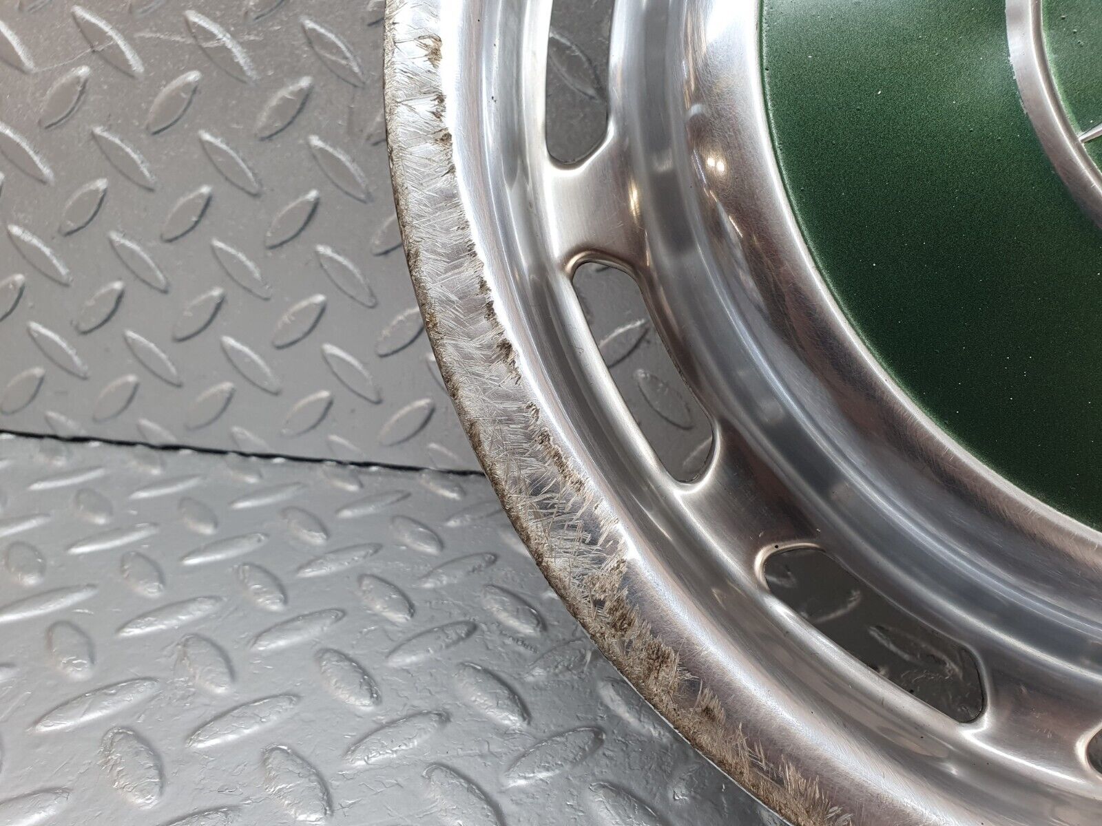 43230 Mercedes-Benz W108 280SE Wheel Hub Cap 14''