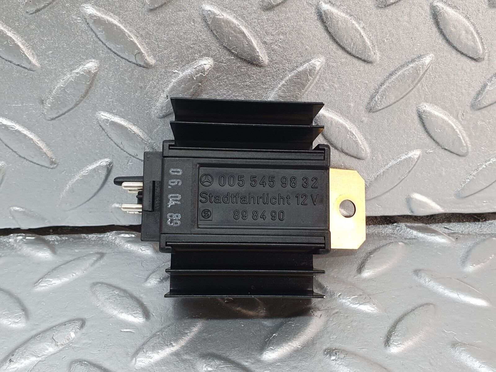 41900 Mercedes-Benz W202 C200 ECU Relay 0055459832