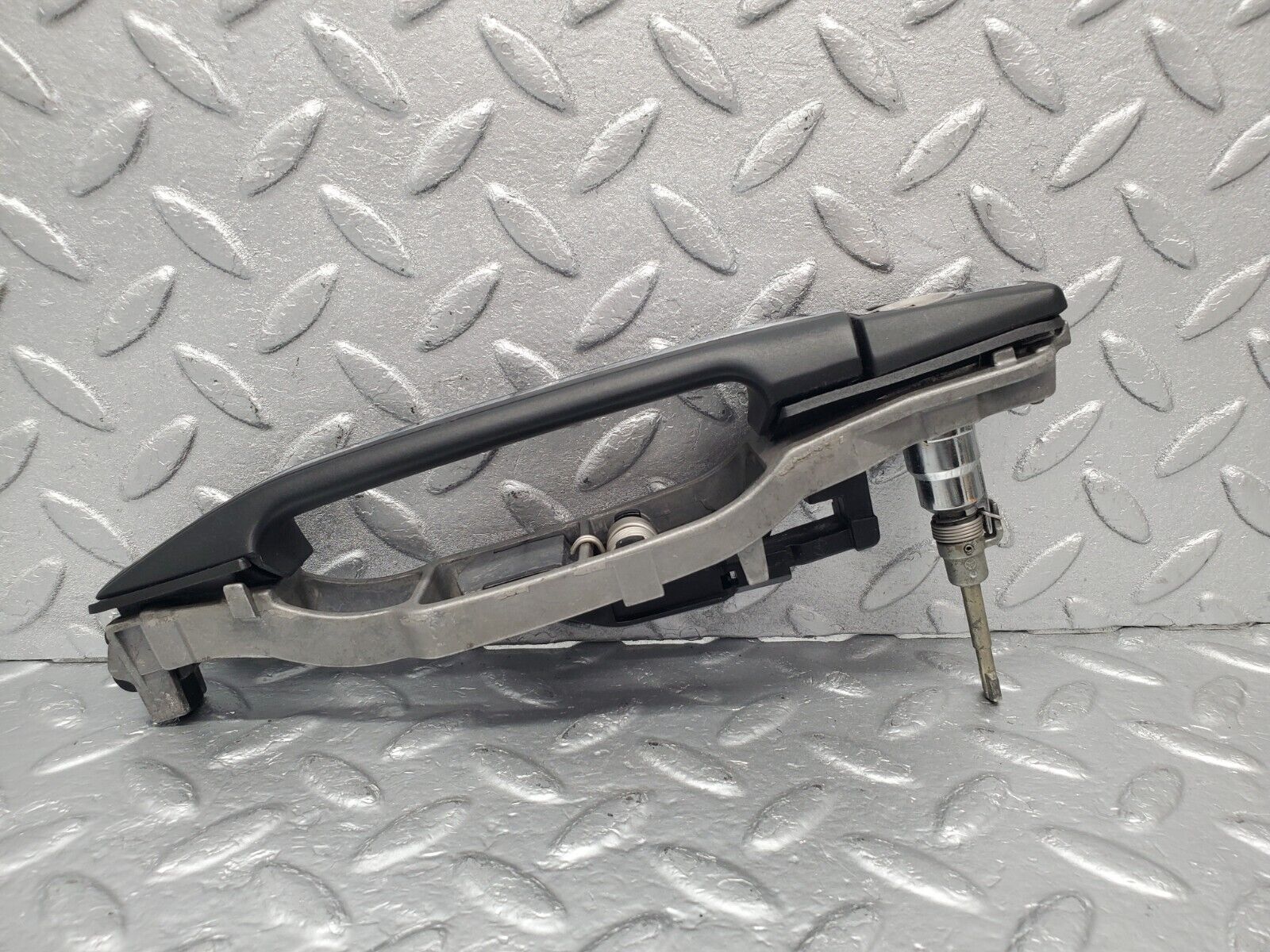 46141 Mercedes-Benz W124 Front Left Exterior Door Handle No Key