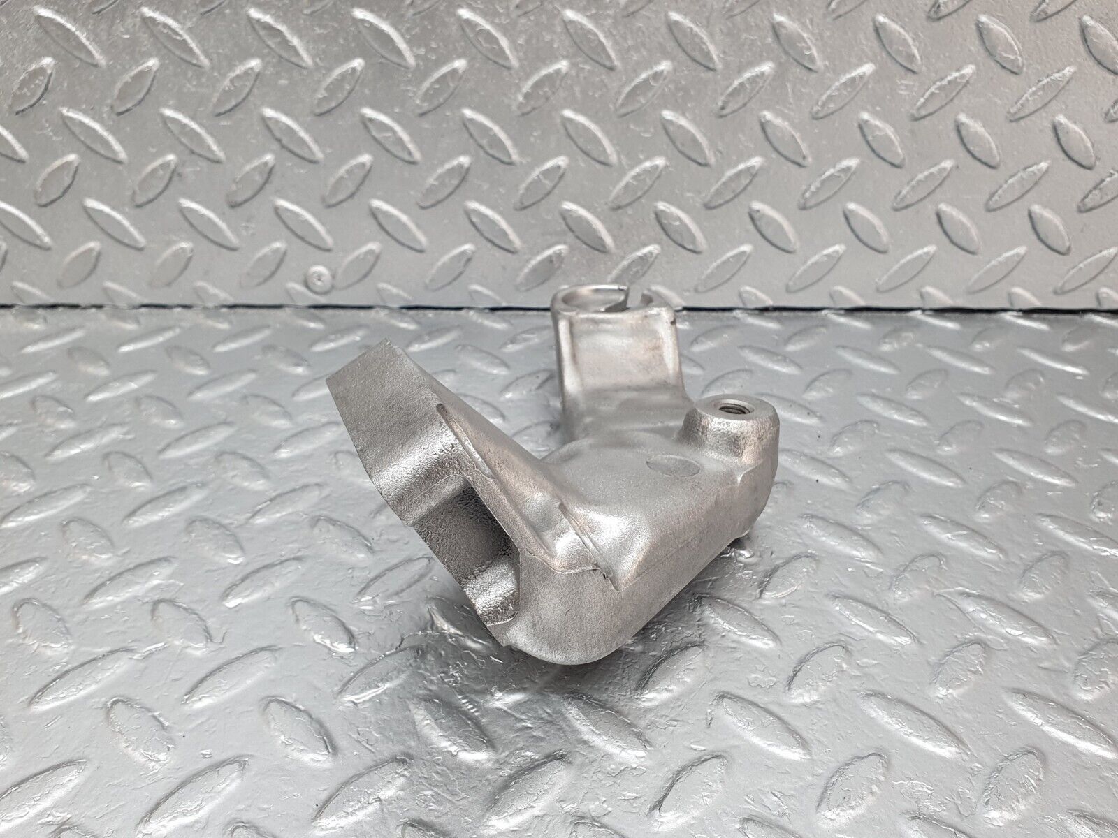 43554 Mercedes-Benz C126 380SEC Coupe Engine Mount Bracket Left 1162235004