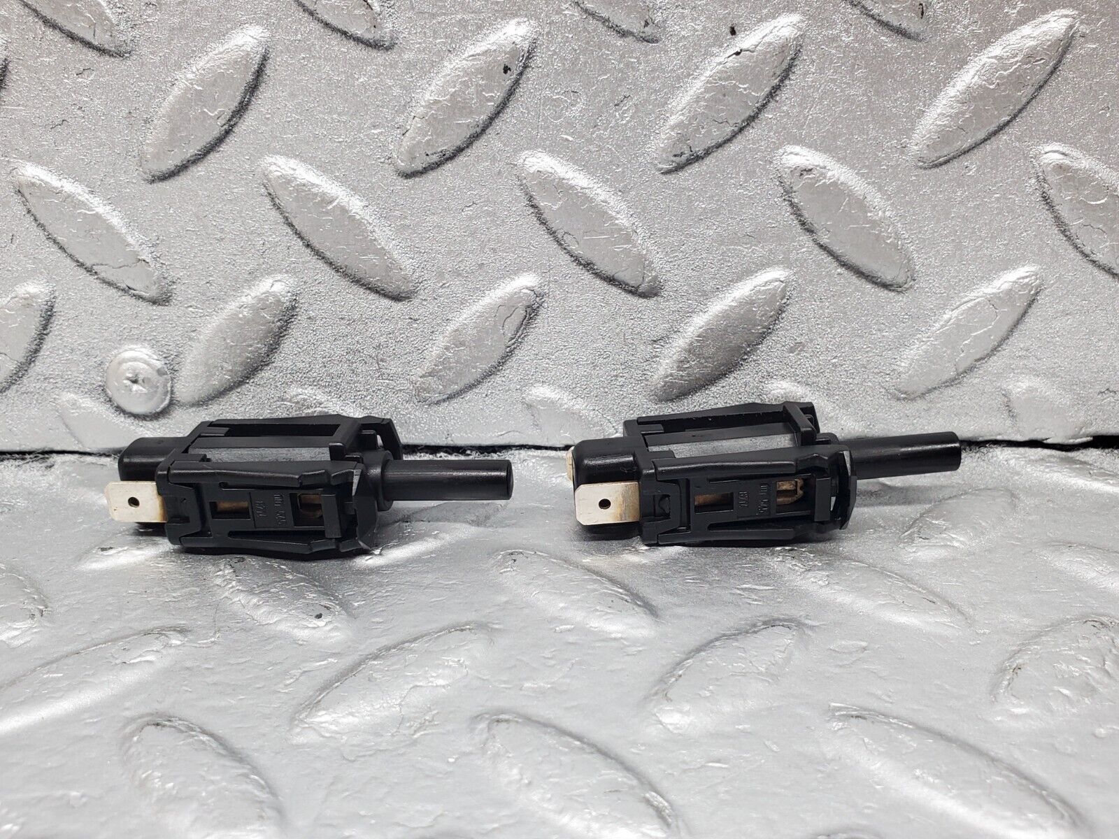 45889 Mercedes-Benz W126 420SE Door Contact Switch 2x 0015458714