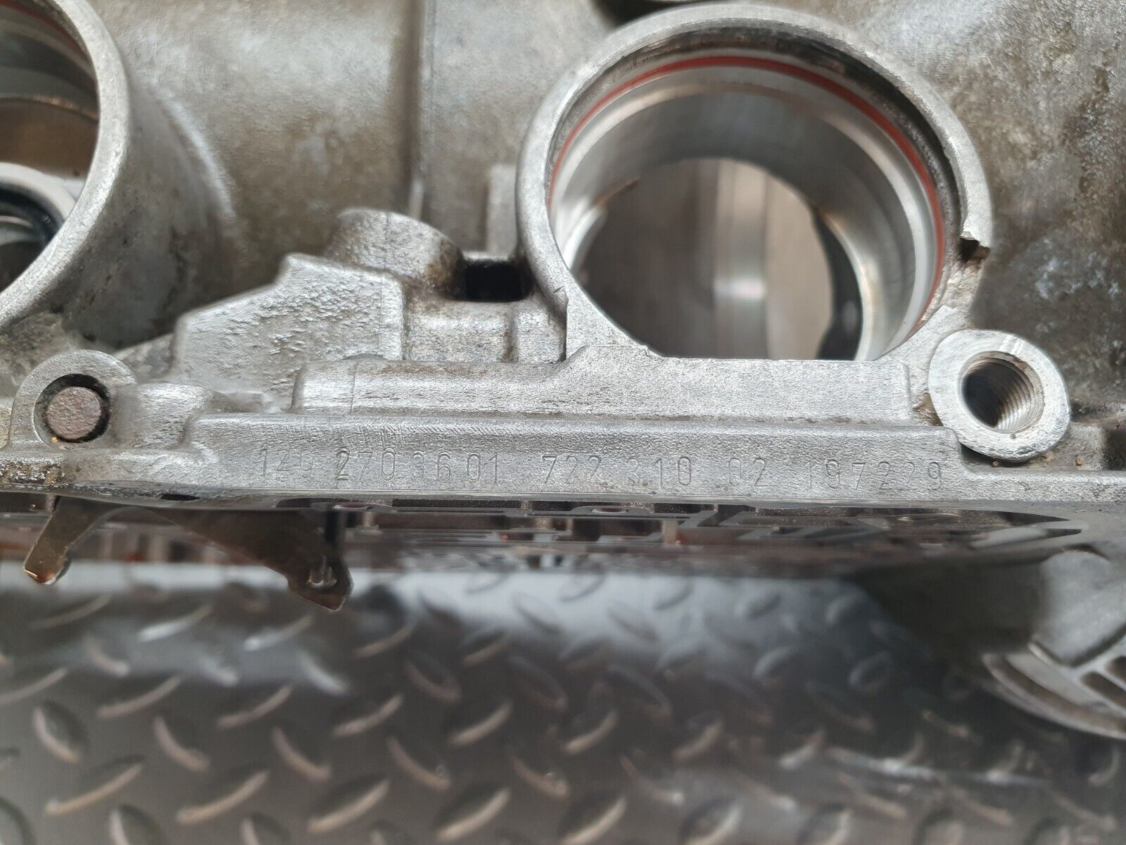 43855 Mercedes-Benz C126 380SEC Coupe Automatic Gearbox Housing 722.310 1262711701