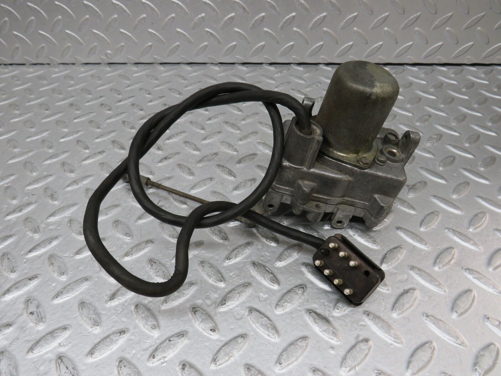 35436 Mercedes-Benz R107 280SL Cruise Control Actuator 0025458632