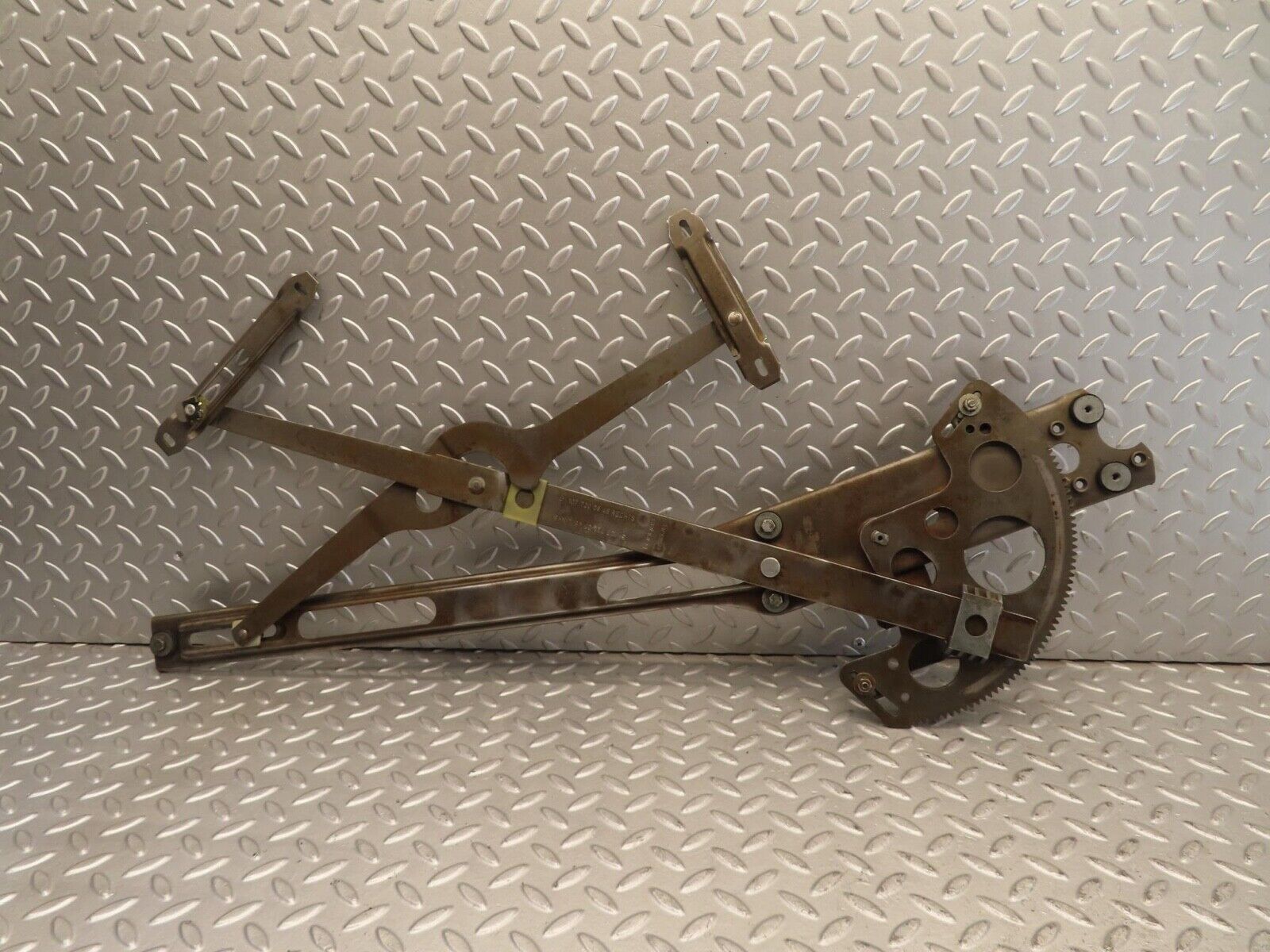 11752 Mercedes-Benz R107 450SL Front Right Power Window Regulator 1077200846