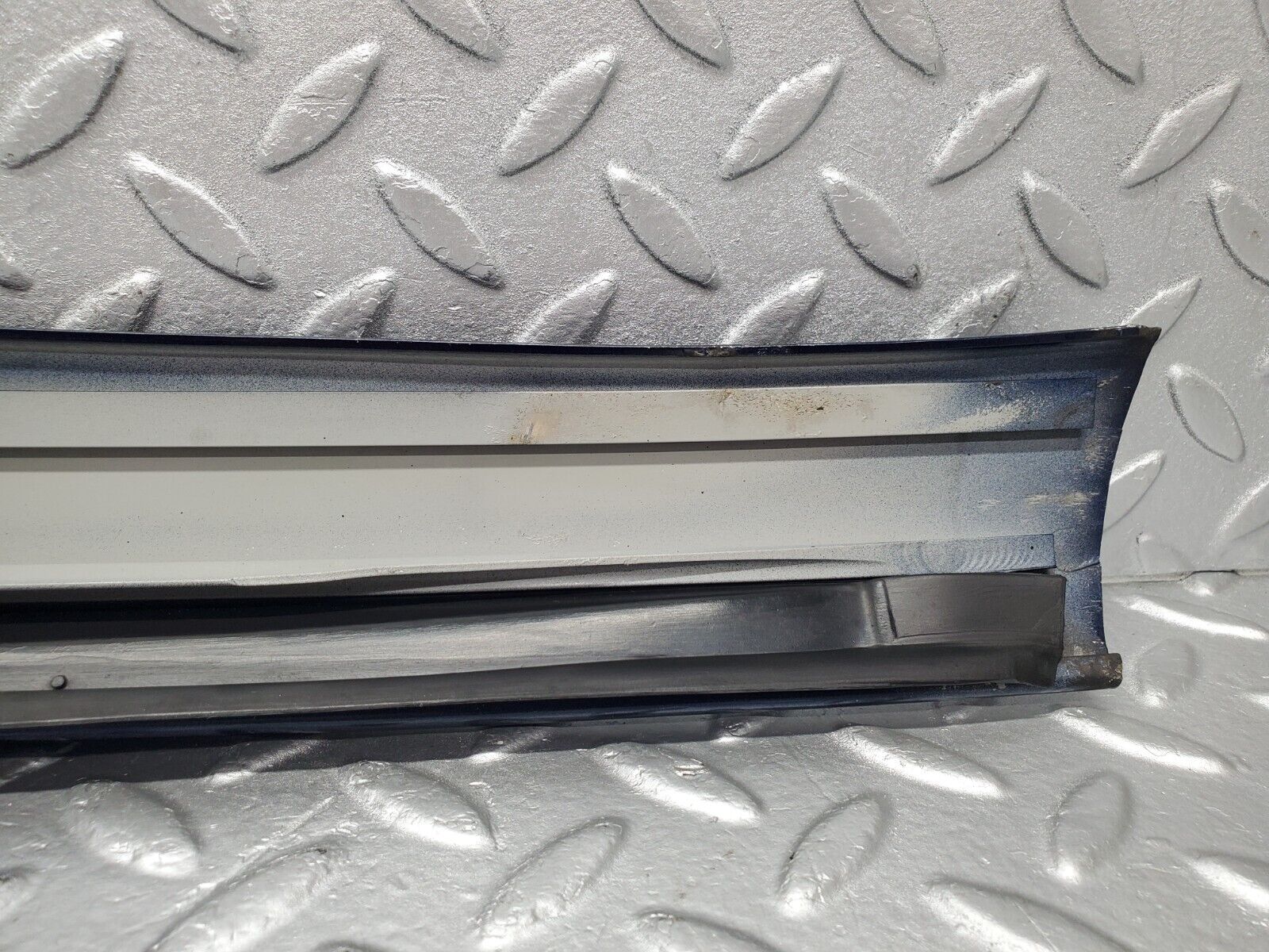 46758 Mercedes-Benz R129 320SL Coupe A Pillar Exterior Trim Left 1296980118 1296980198