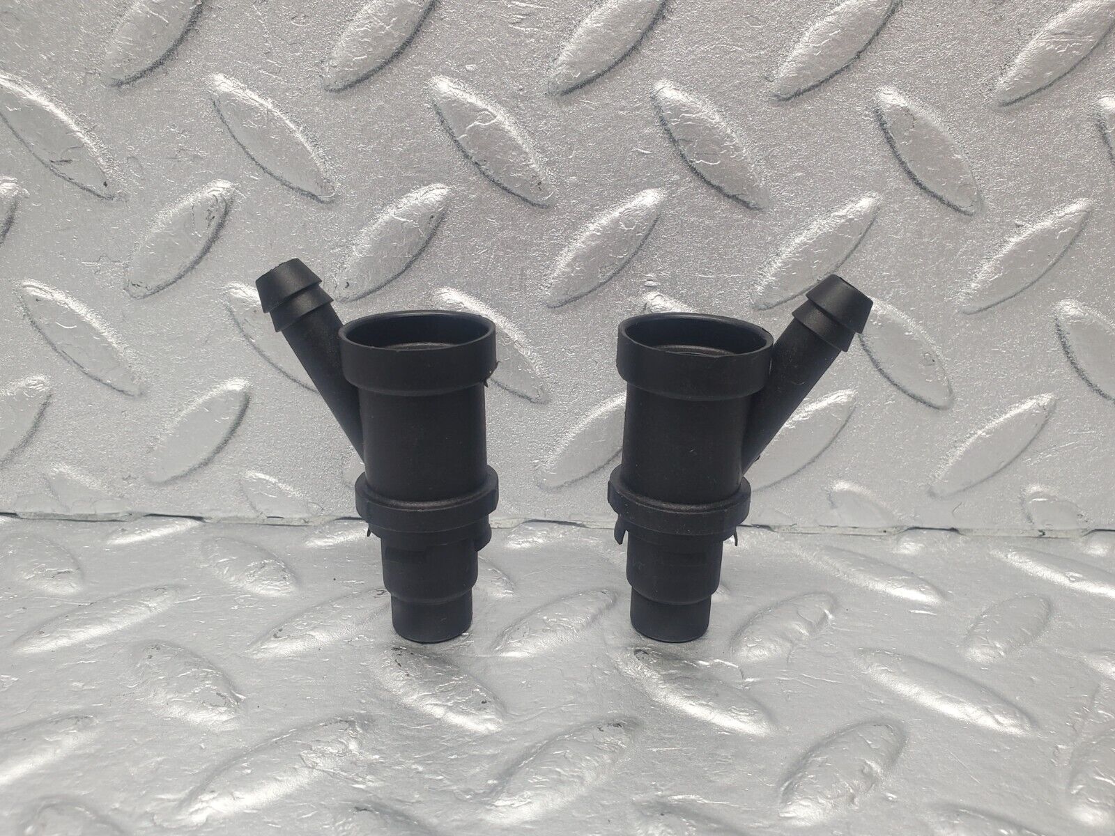 46038 Mercedes-Benz W126 420SE Fuel Injector Holder 2X