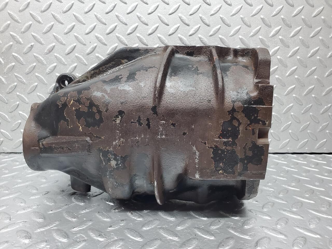 34670 Mercedes-Benz C126 380SEC Coupe Rear Differential Housing 1263511101