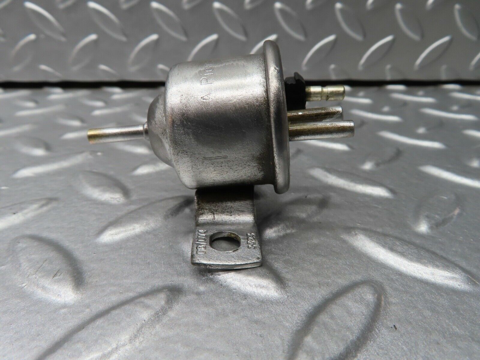 20558 Mercedes-Benz R107 450SL Vacuum Valve Pierburg