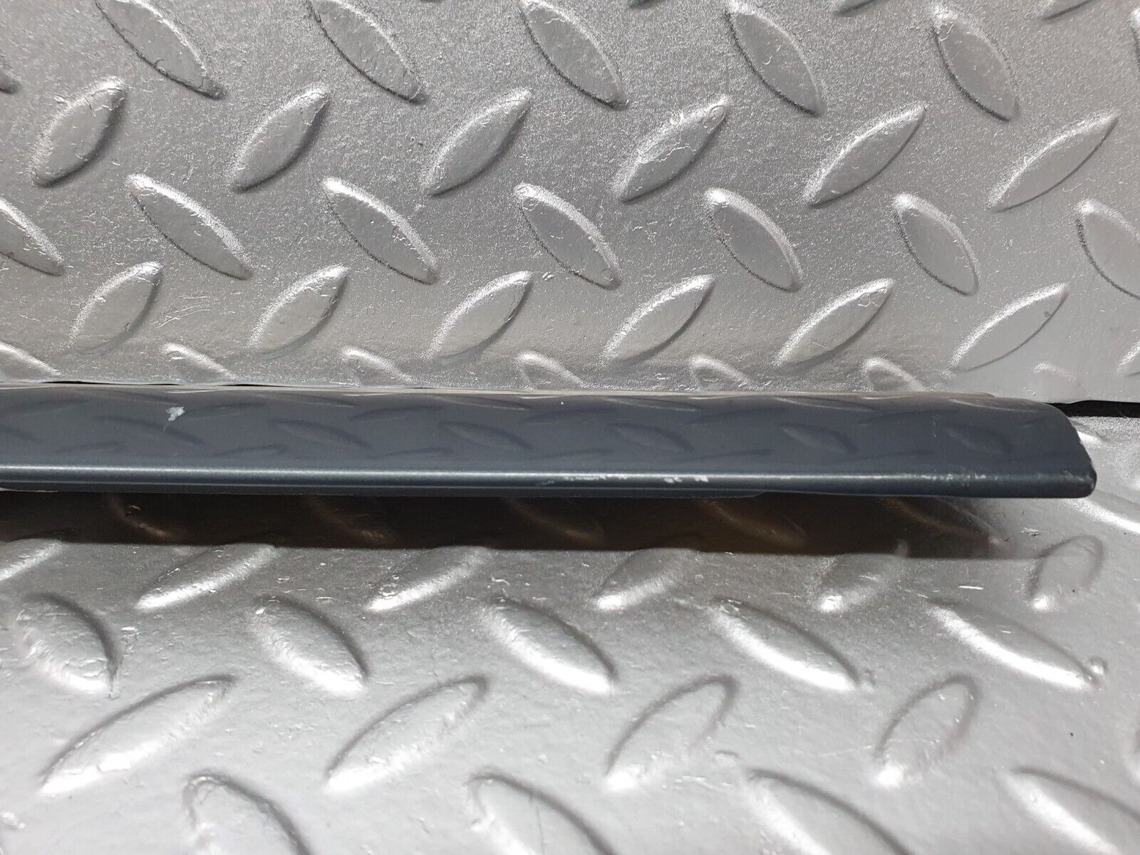 41805 Mercedes-Benz W202 C200 Front Left Door Centre Moulding Trim 2026909362