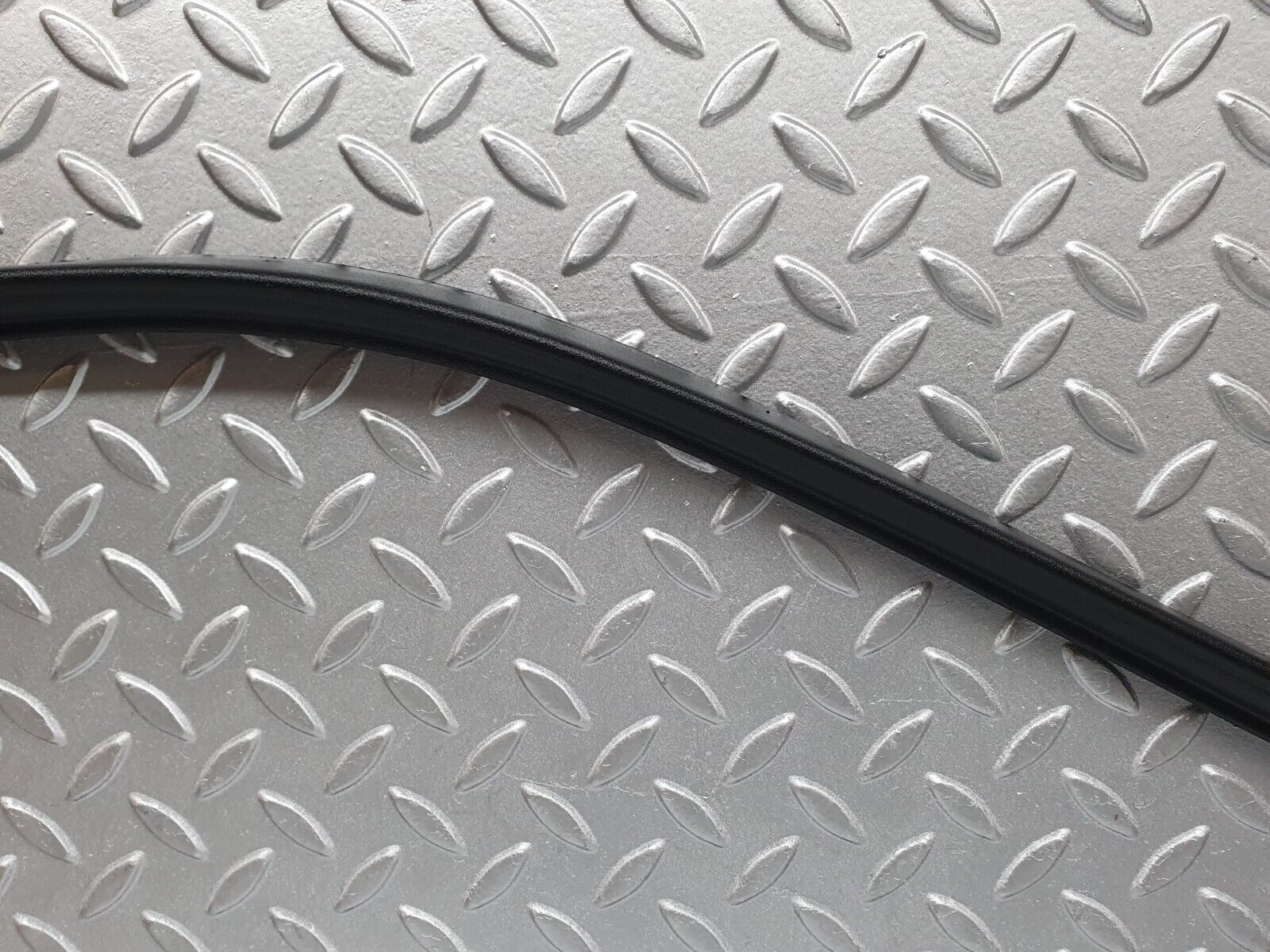 42087 Mercedes-Benz W202 C200 Front Left Door Window Frame Cover 2027250171