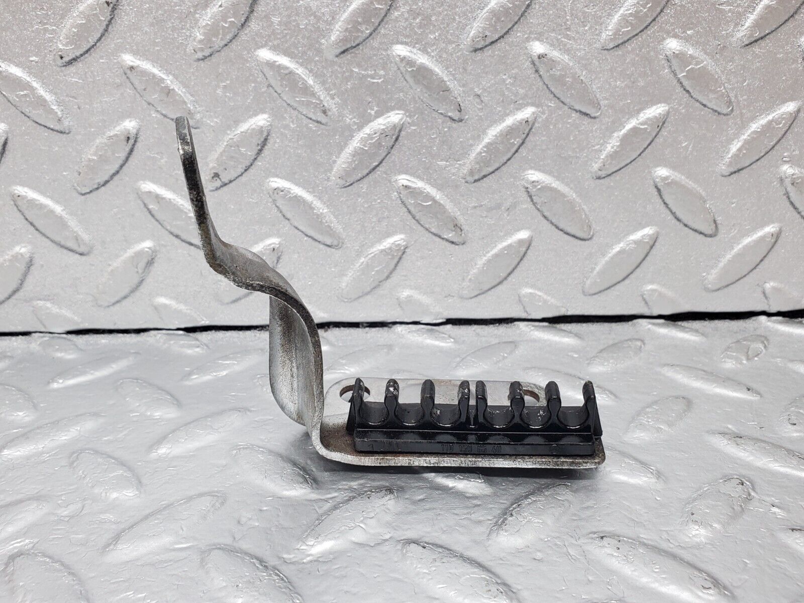 45445 Mercedes-Benz 280E M110.988 Accelerator Cable & Ignition Leads Holder 1101590540