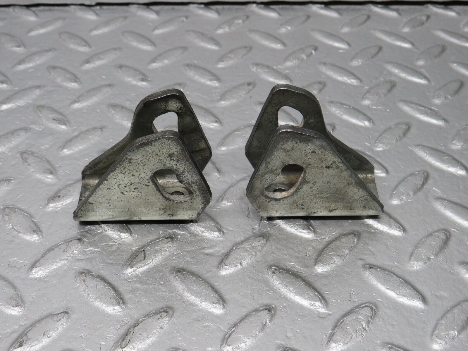 39134 Mercedes-Benz R107 500SL Mounting Bracket