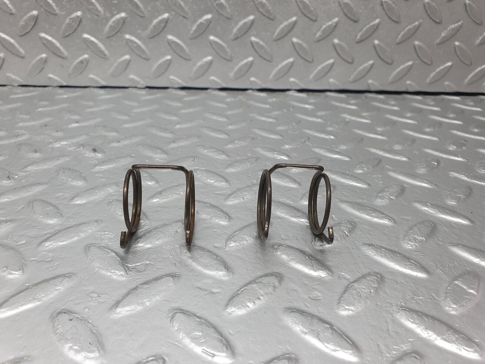 43359 Mercedes-Benz W108 280SE Valve Rocker Arm With Retaining Spring