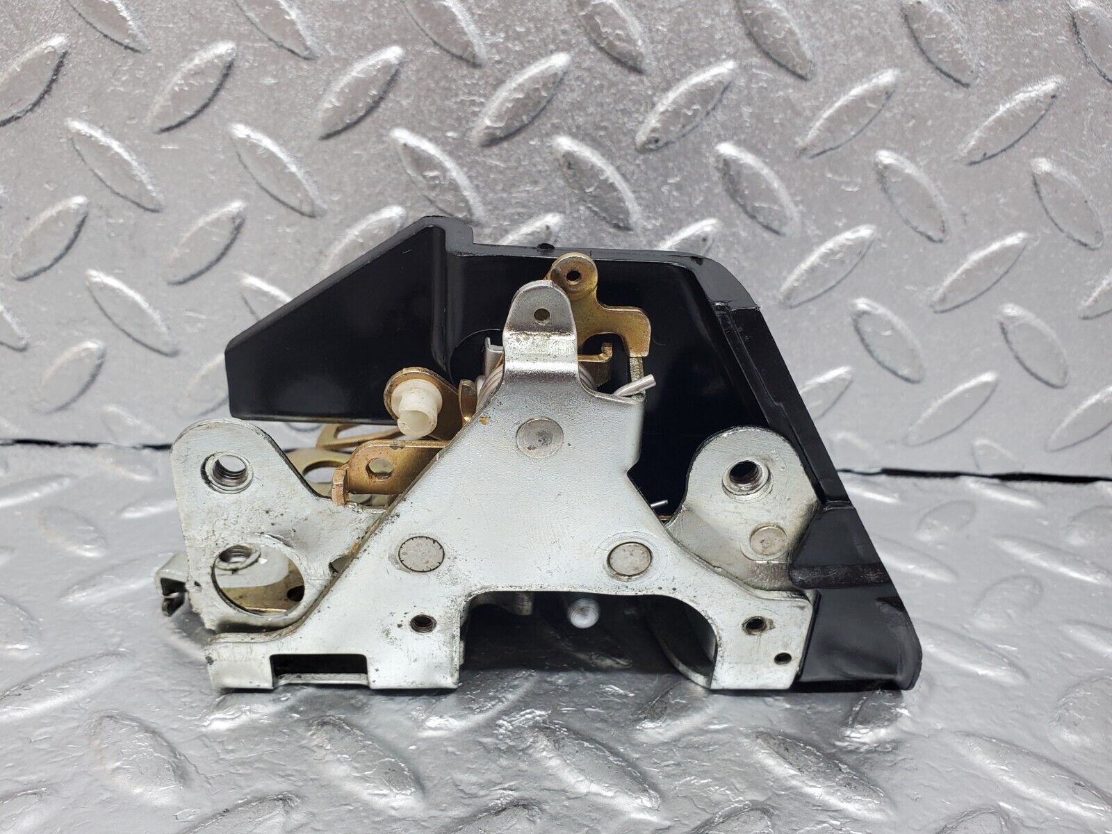 44439 Mercedes-Benz W123 280E Rear Right Door Lock Mechanism 1237330208