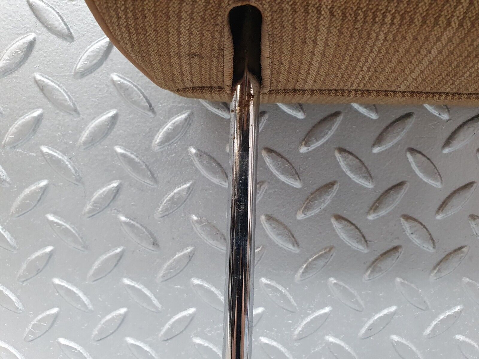 41724 Mercedes-Benz W124 200E Front Right Seat Headrest