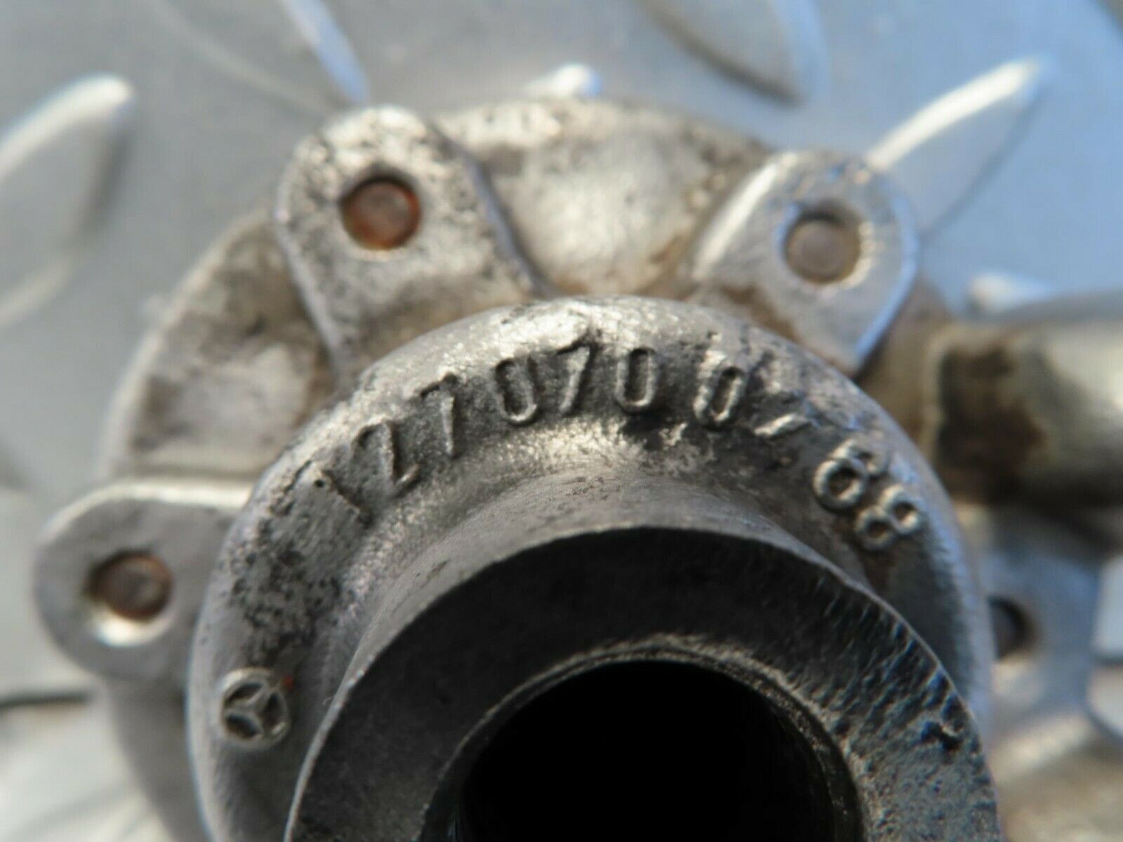 15585 Mercedes-Benz R107 450SL Fuel Backflow Damper Regulator 1270700268