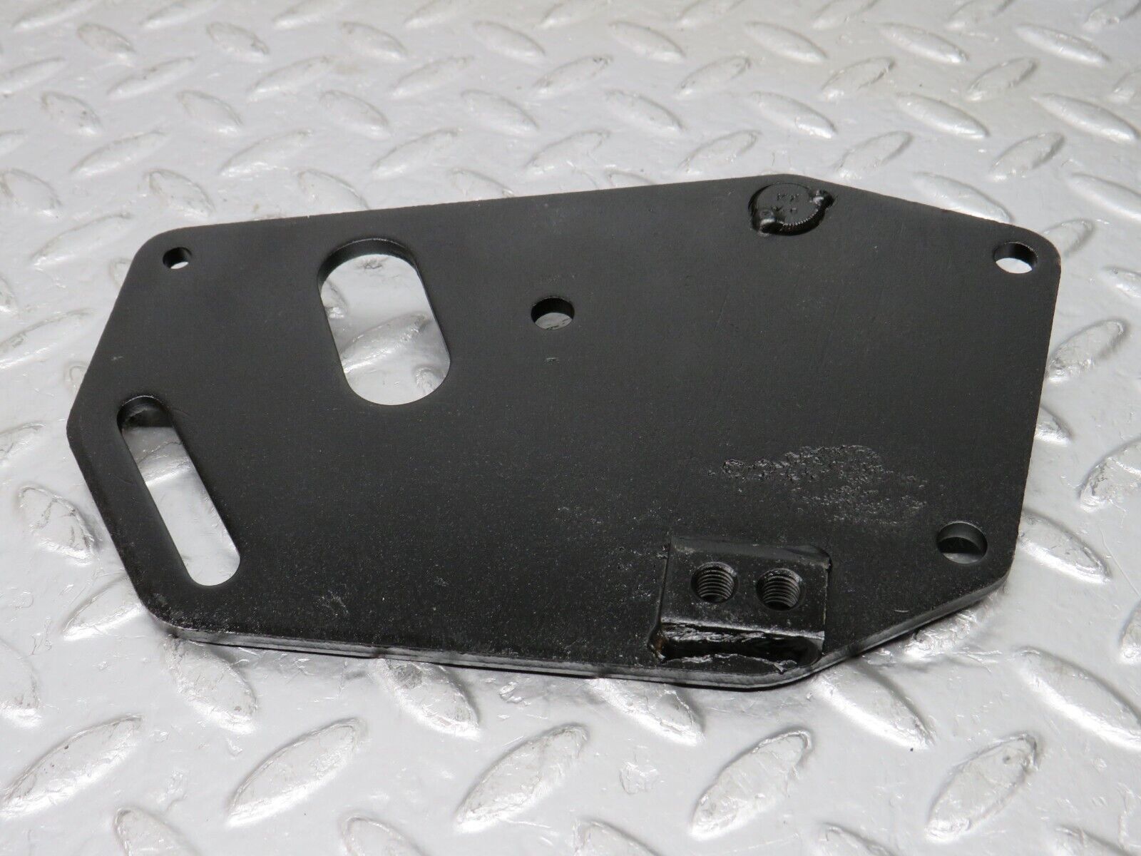 32985 Mercedes-Benz C107 R107 350 V8 Power Steering Pump Bracket