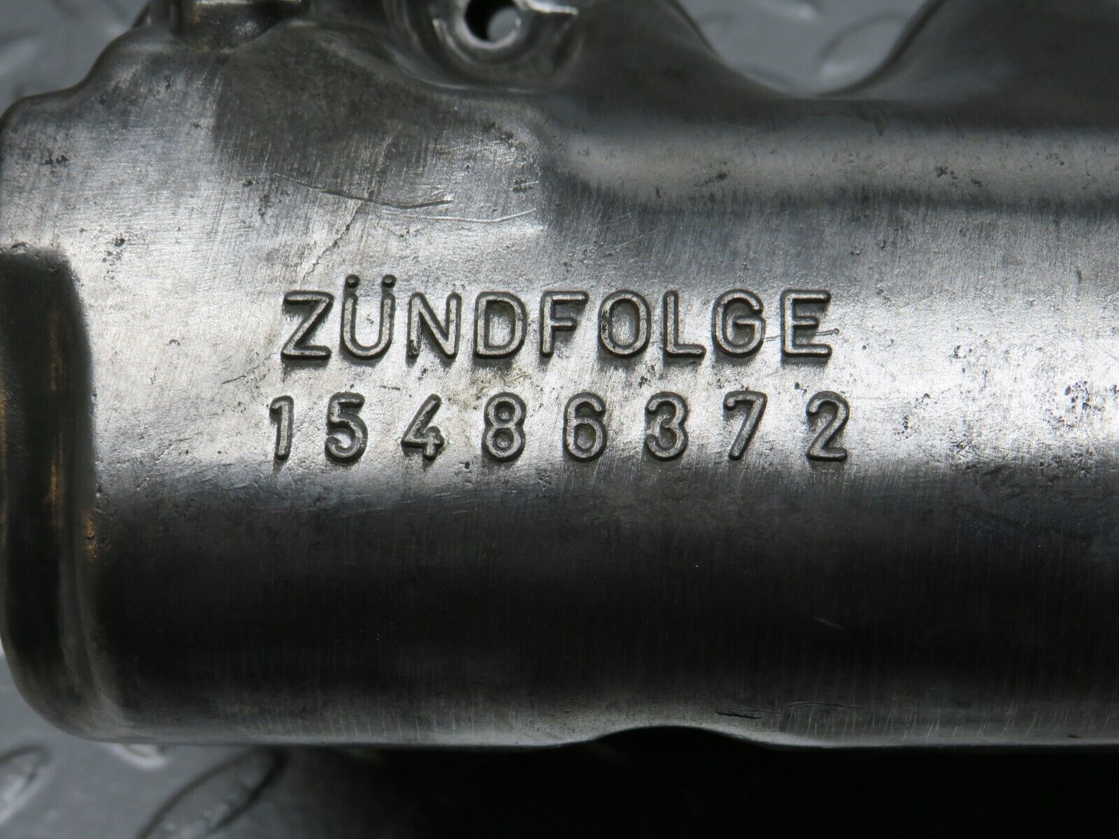 32963 Mercedes-Benz C107 R107 450 Cylinder Head Valve Cover Right 1160163305