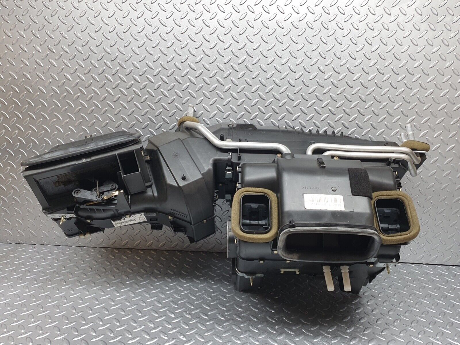 41995 Mercedes-Benz W202 C200 Heater Box Blower Housing Valeo 2028303962