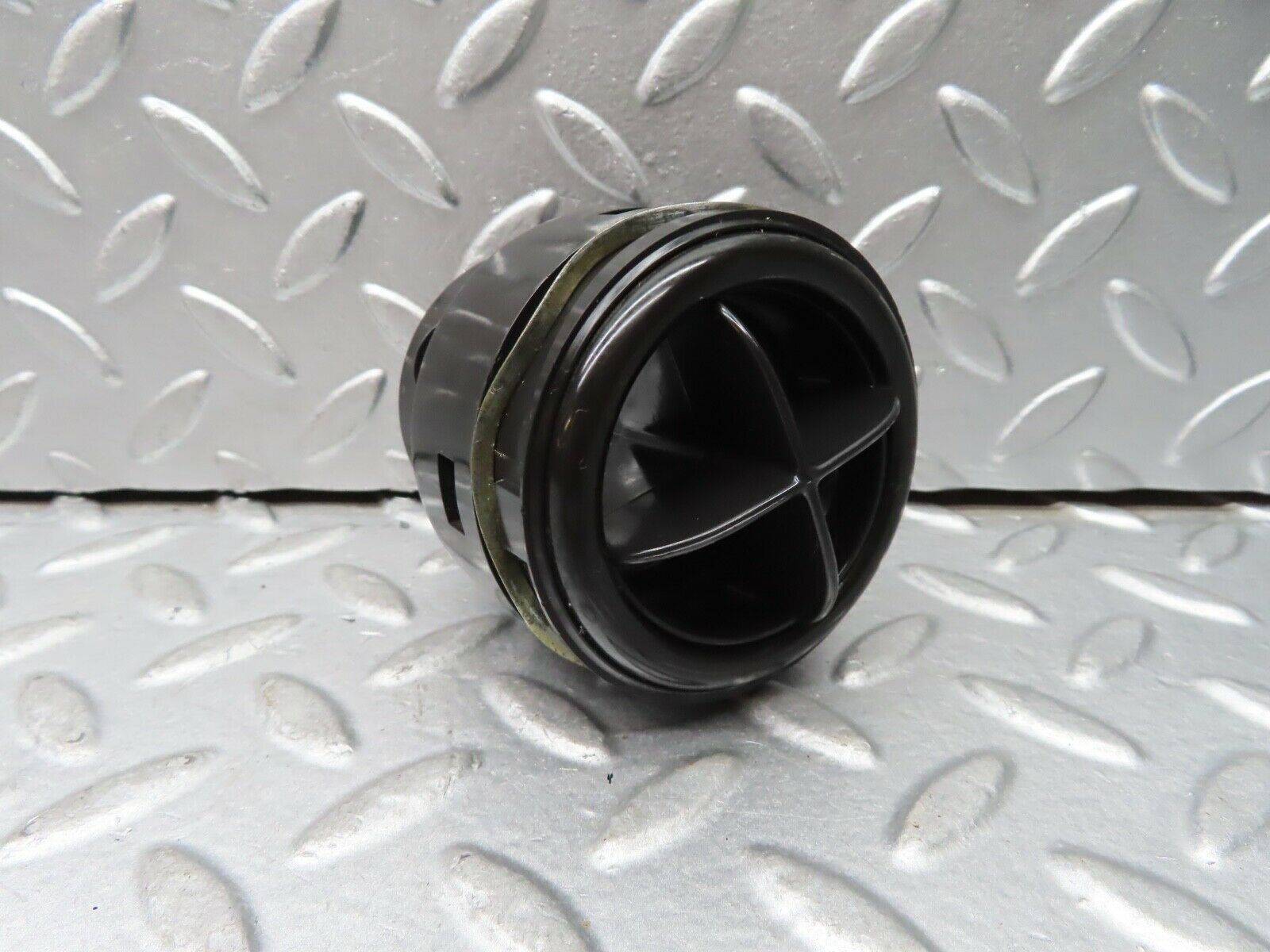 20589 Mercedes-Benz R107 450SL Dashboard Air Vent