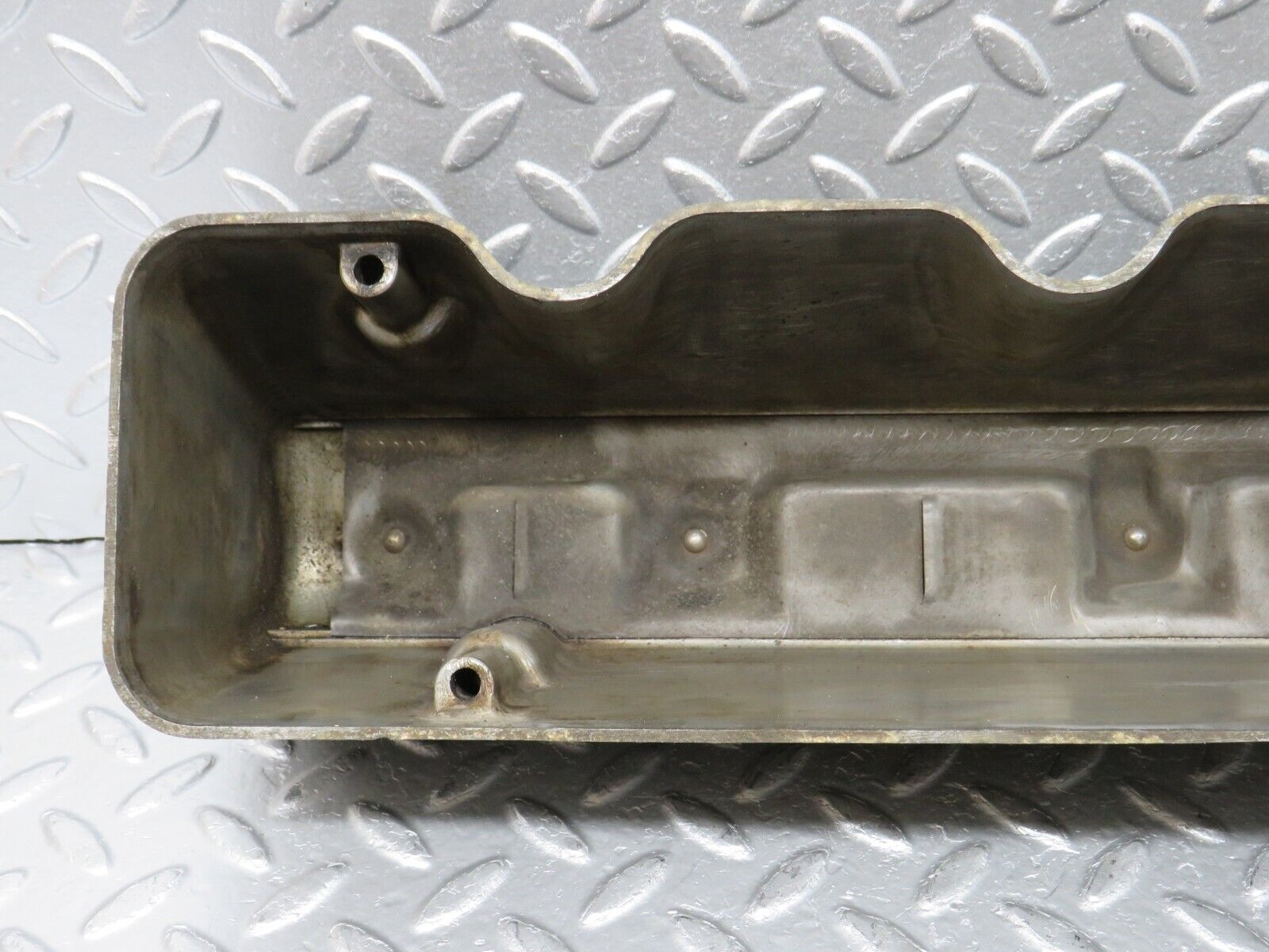 32980 Mercedes-Benz C107 R107 350 V8 Cylinder Head Valve Cover Left 1160161805