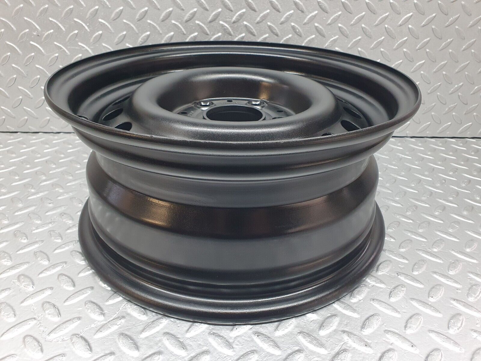 44242 Mercedes-Benz W123 280E Steel Wheel 6Jx14H2 ET30 1234001602