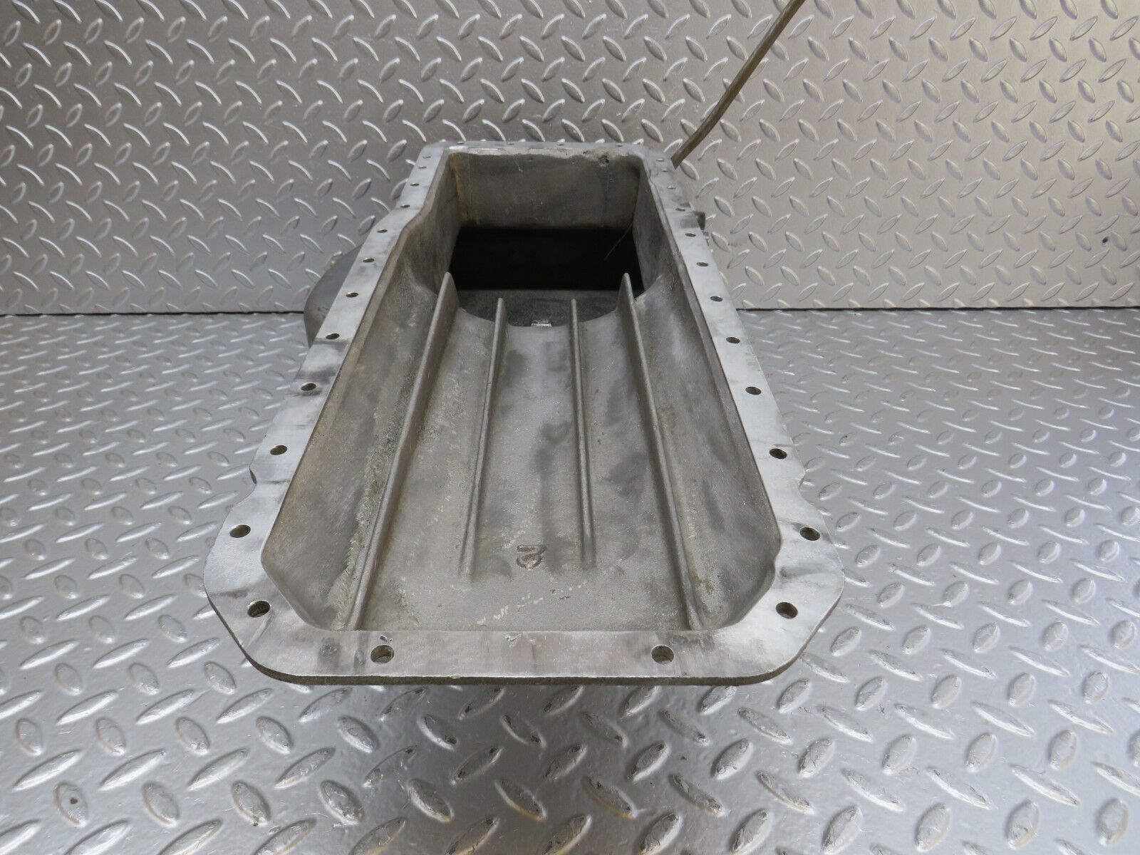 32845 Mercedes-Benz C107 R107 350 V8 Oil Pan Oil Sump 1160102913