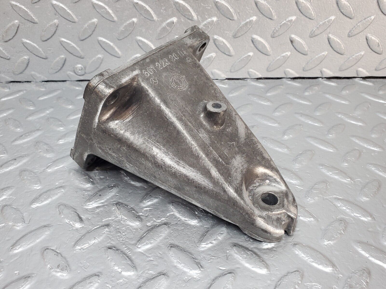 44809 Mercedes-Benz W124 220E Engine Mount Bracket Right Side 6012233004