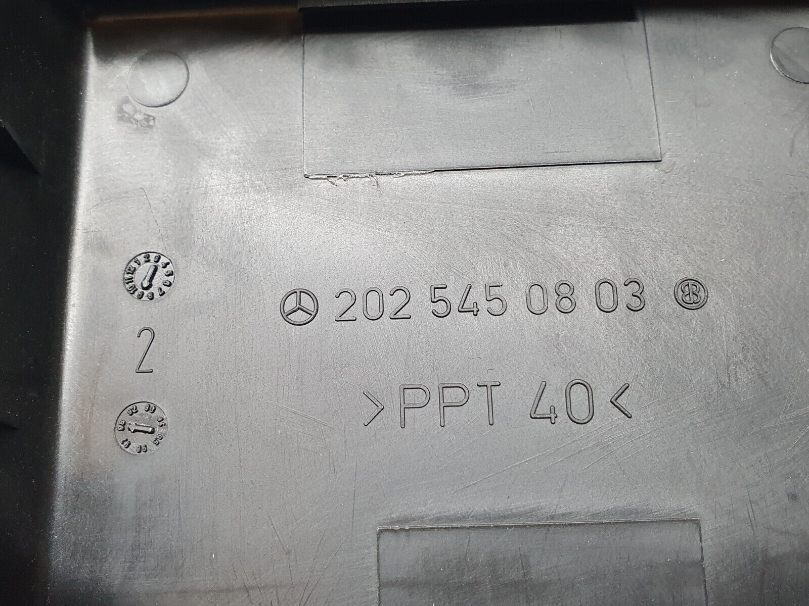 42100 Mercedes-Benz W202 C200 Fuse Box Cover Lid 2025450803 2025455140 2025453900