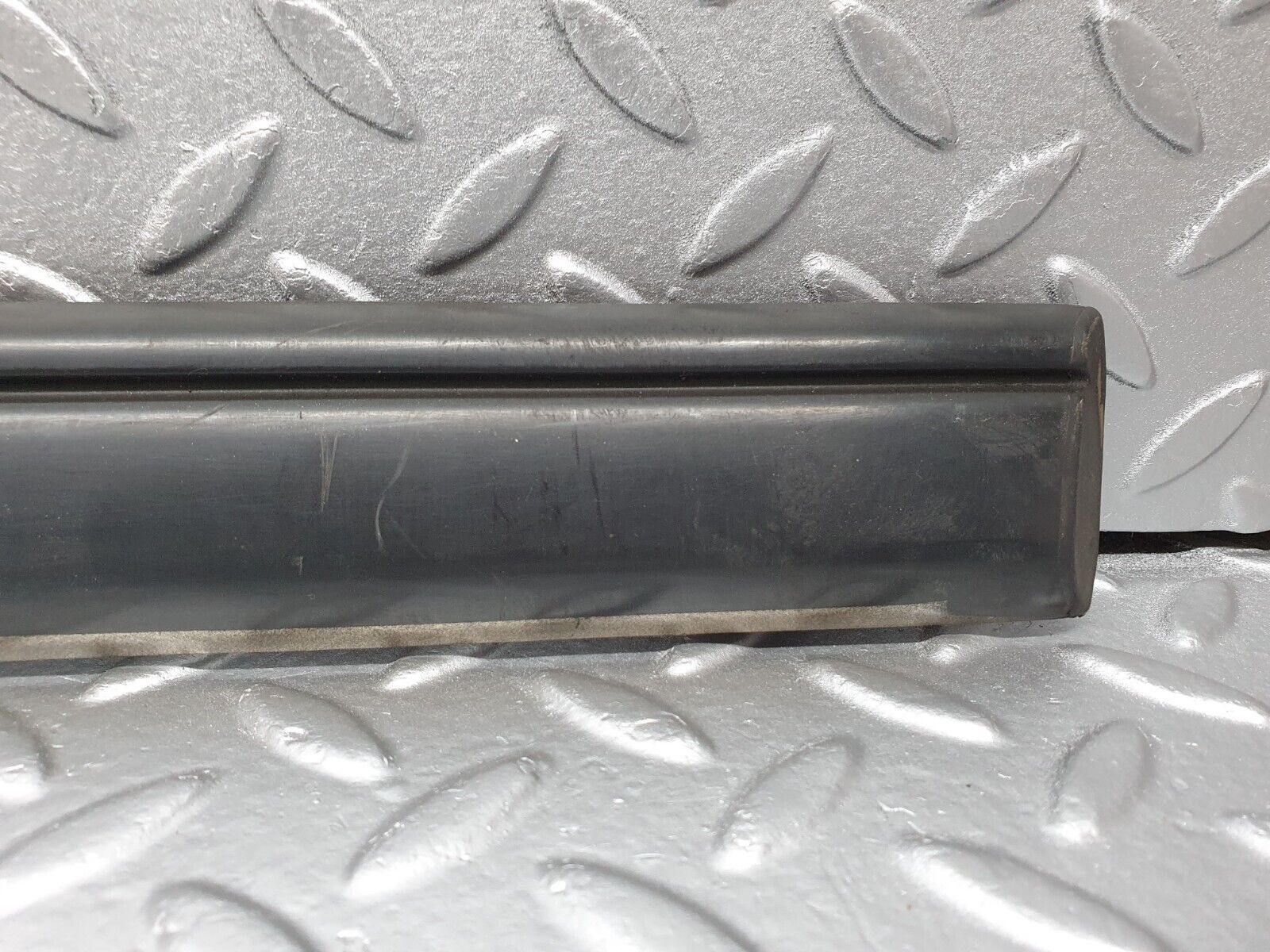 41683 Mercedes-Benz W124 200E Front Right Door Centre Moulding Trim