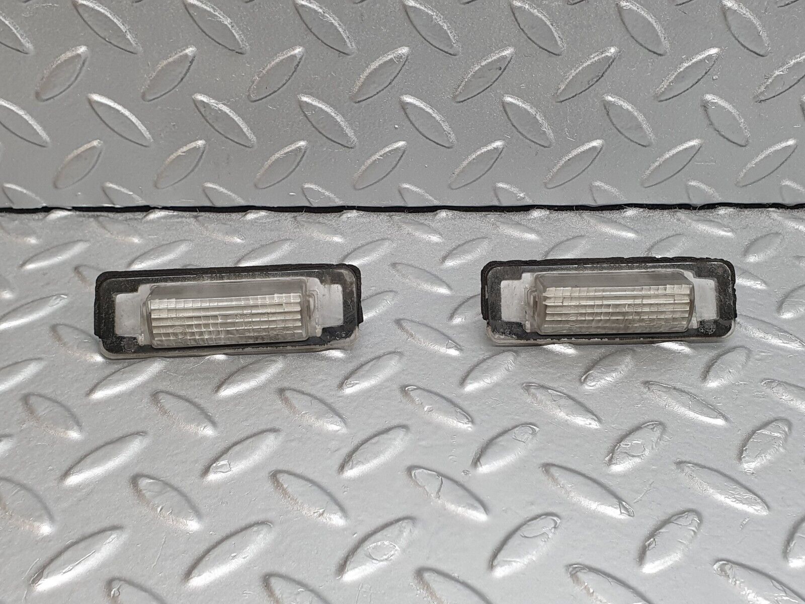 42052 Mercedes-Benz W202 C200 Number Plate Light 2x 2108200356