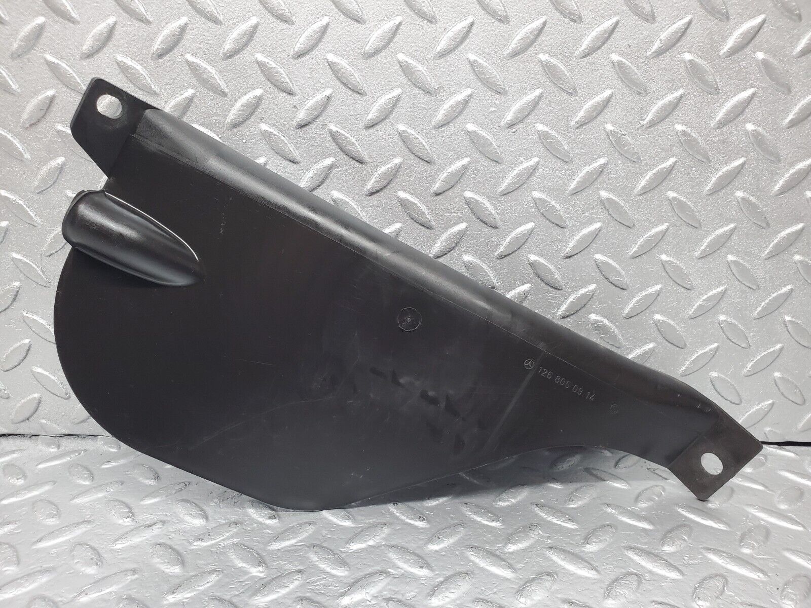 45630 Mercedes-Benz W126 420SE Vacuum Pump Housing Cover 1268050914