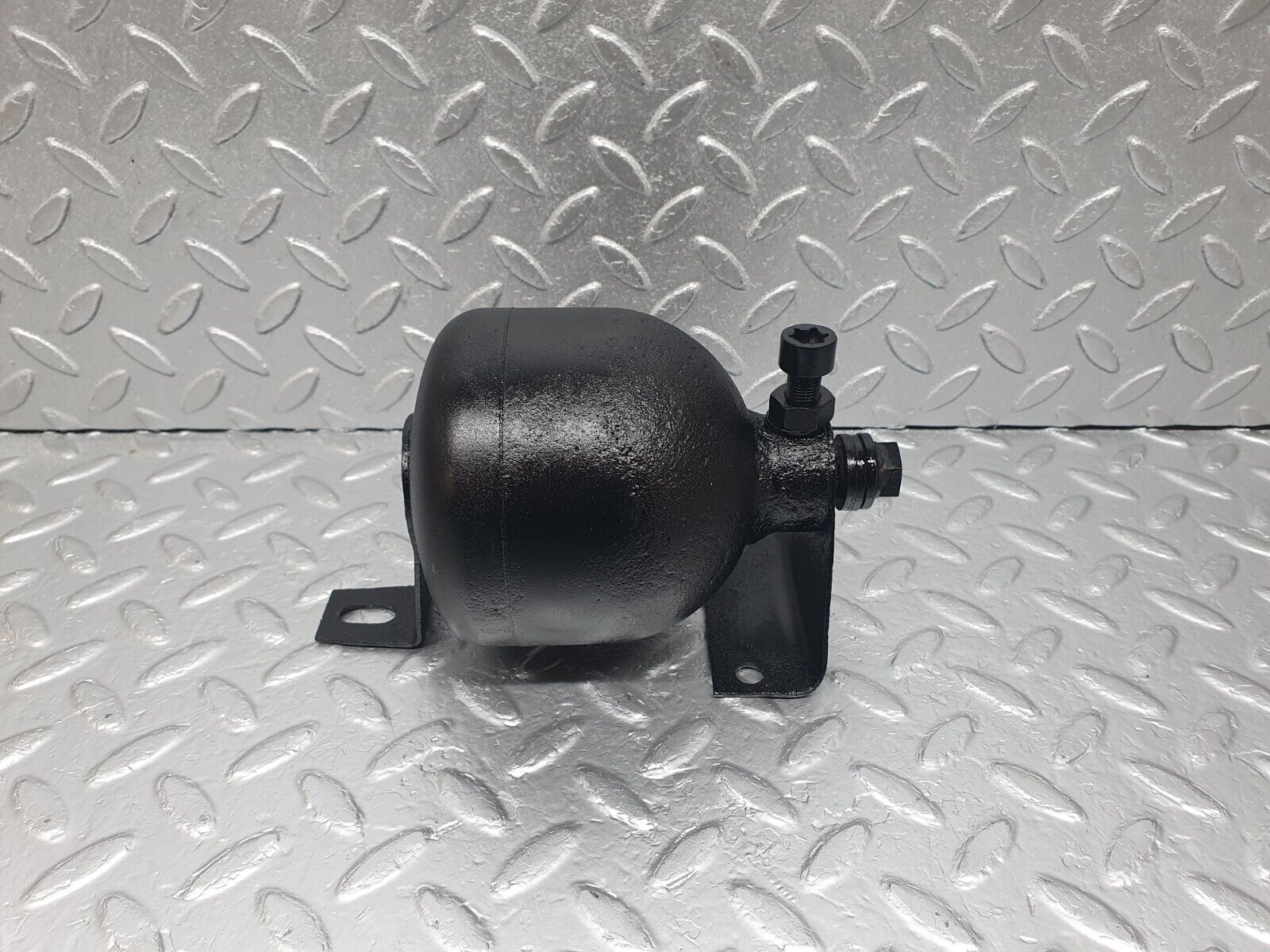 43607 Mercedes-Benz C126 380SEC Coupe Rear Suspension Sphere