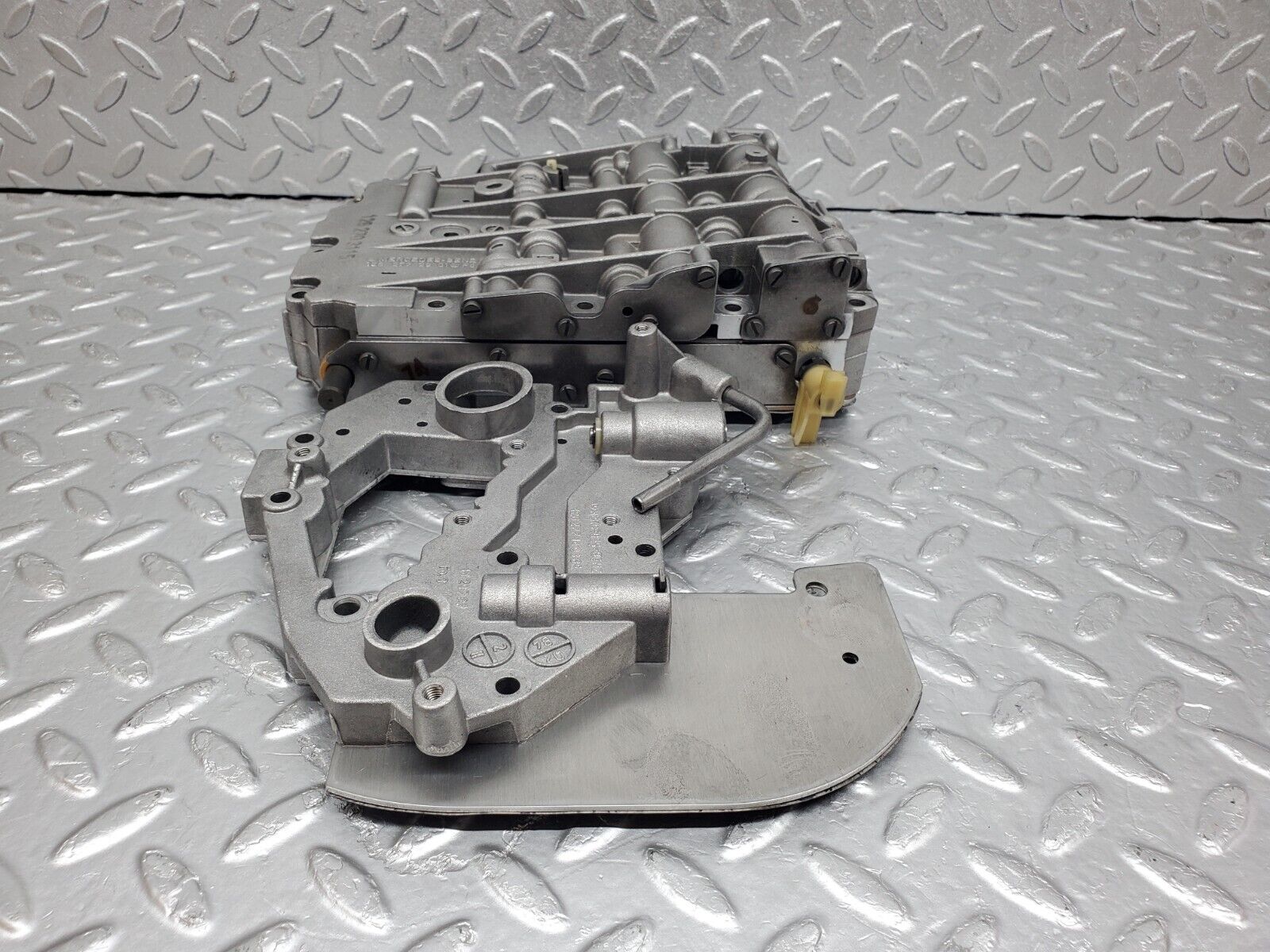 44575 Mercedes-Benz W123 280E Automatic Gearbox Valve Body 722.309 1262703115 1262772901