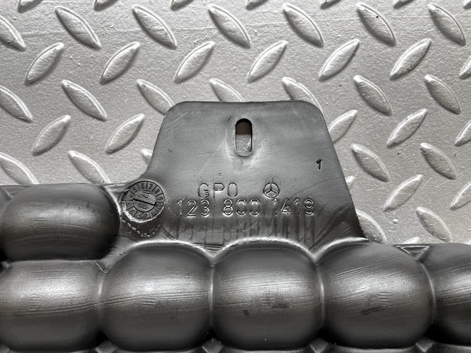 44250 Mercedes-Benz W123 280E Vacuum Reservoir Tank 1238001419