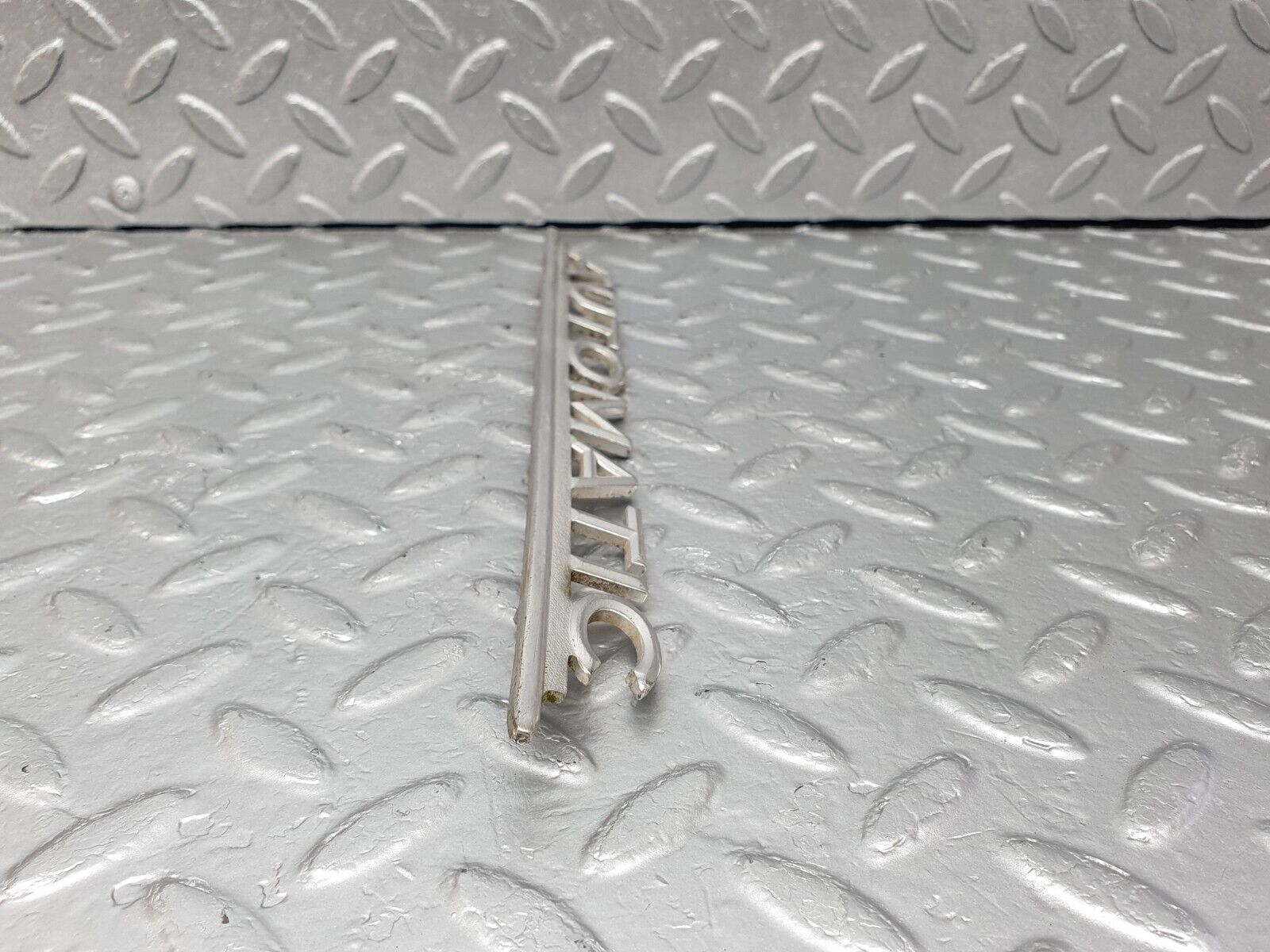 43183 Mercedes-Benz W108 280SE Trunk Badge Emblem Automatic