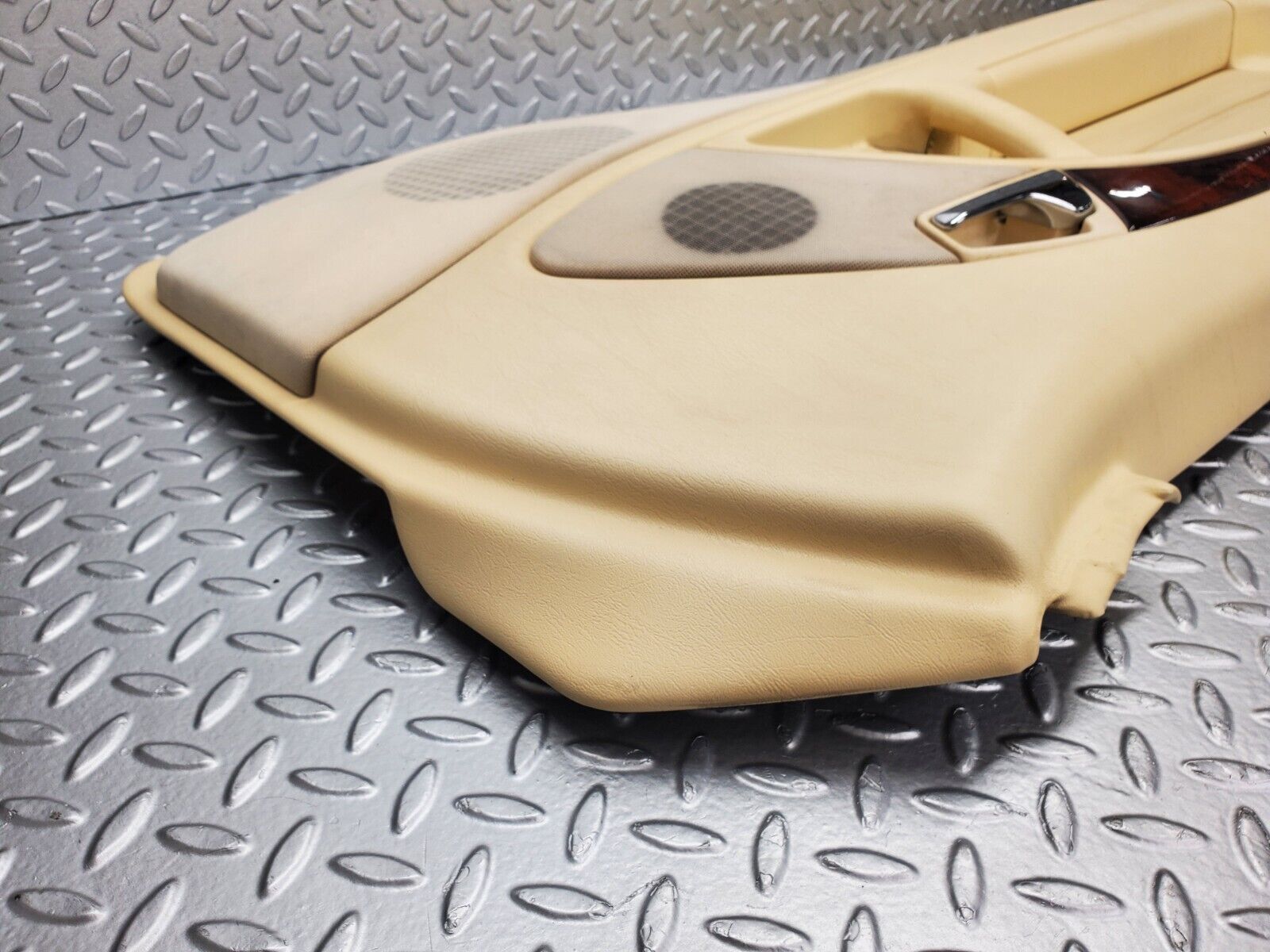 46817 Mercedes-Benz R129 320SL Coupe Left Door Card Beige