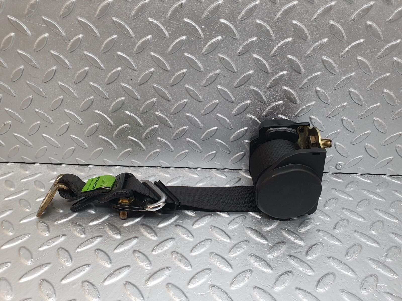 42805 Mercedes-Benz W201 190 2.0L Rear Seat Belt Set With Buckles 1268601886 2018605685