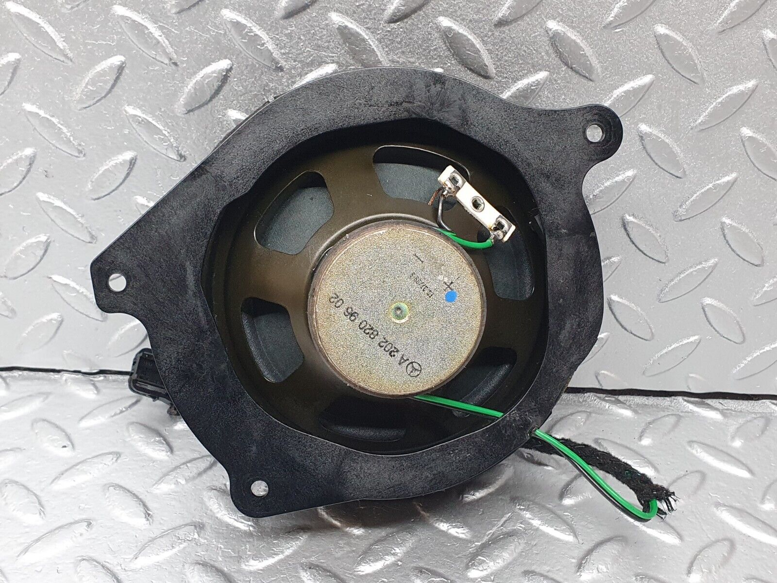 41810 Mercedes-Benz W202 C200 Front Door Loudspeaker Right 228209602