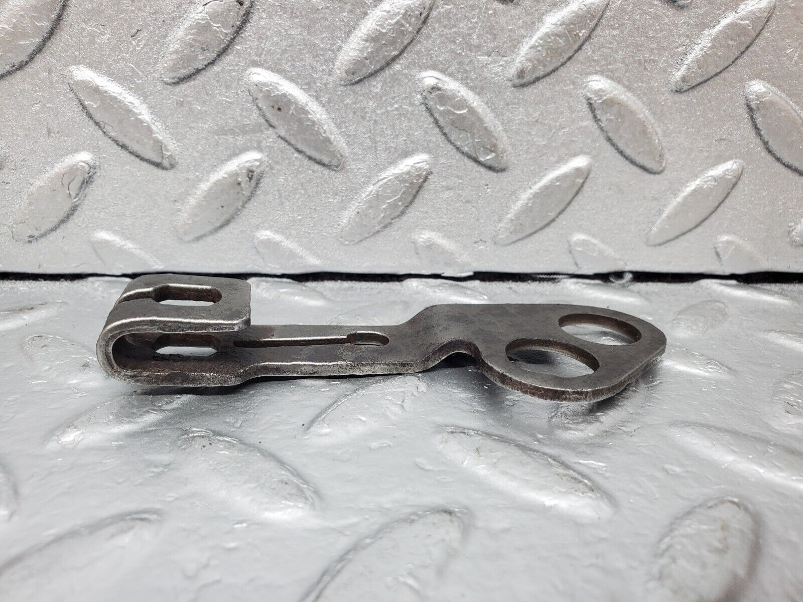 44570 Mercedes-Benz W123 280E Automatic Gearbox Linkage Bracket