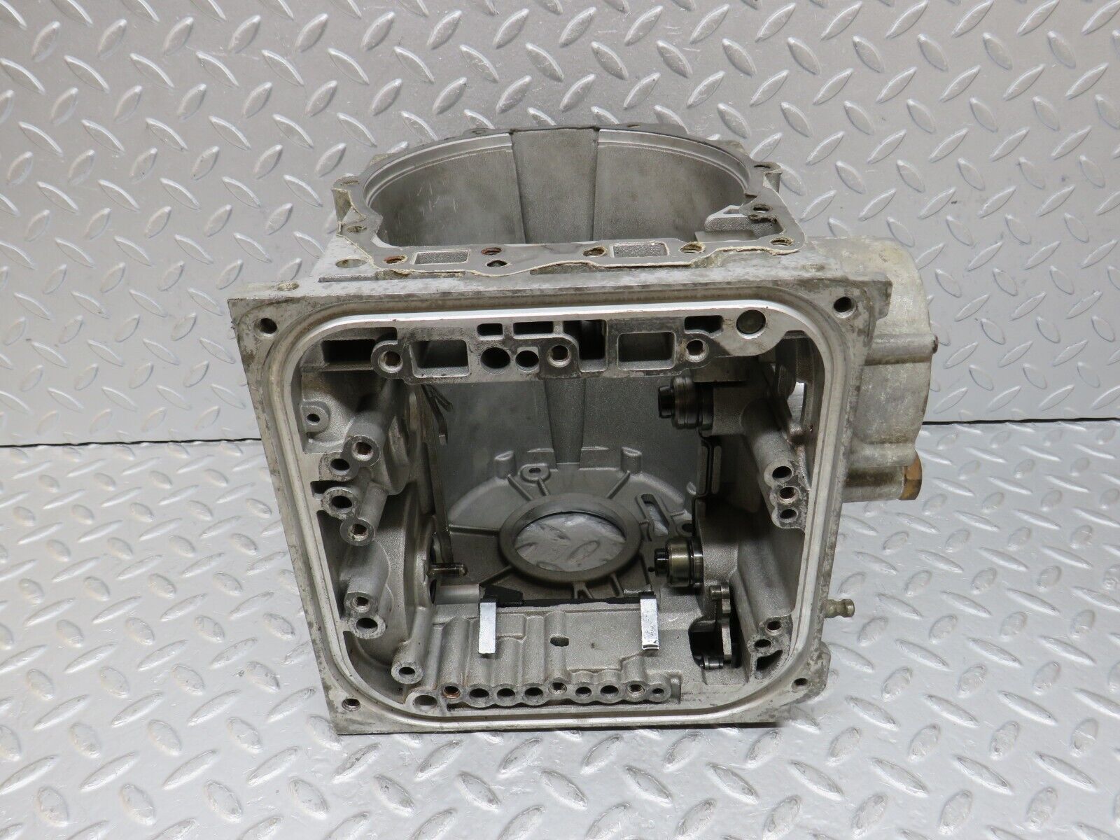 36406 Mercedes-Benz R107 450 Automatic Gearbox Housing 722.002 1152714201 1162700301