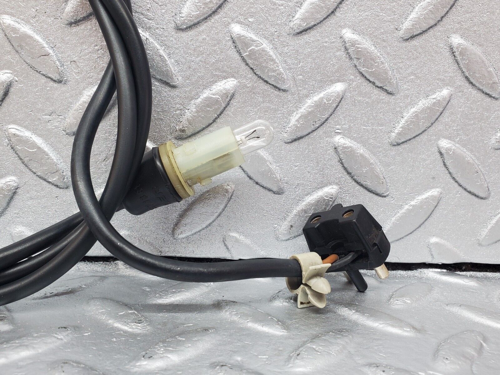 45792 Mercedes-Benz W126 420SE Wing Indicator Cable Wire 1249971881